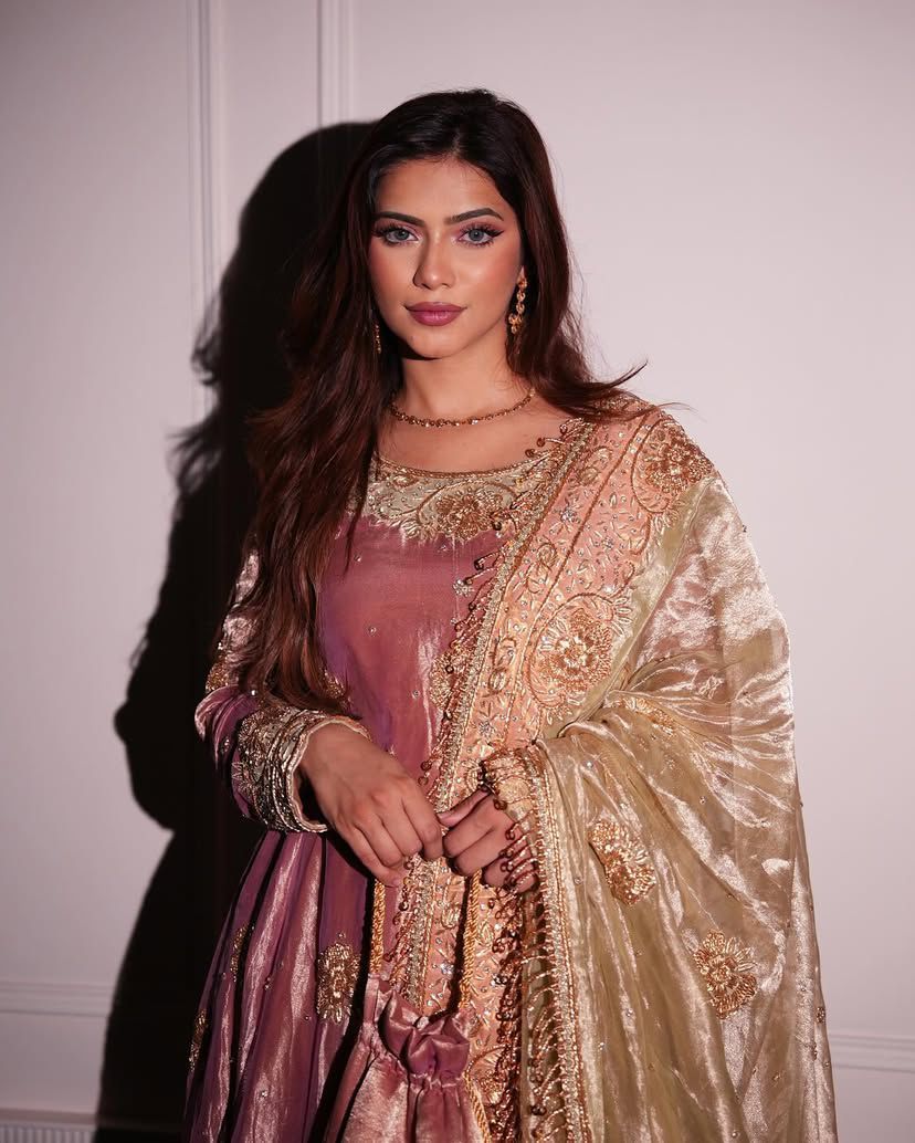 डिज़ाइनर पार्टी वियर गाउन पेंट और दुपट्टा पर्ल हैंड वर्क के साथ