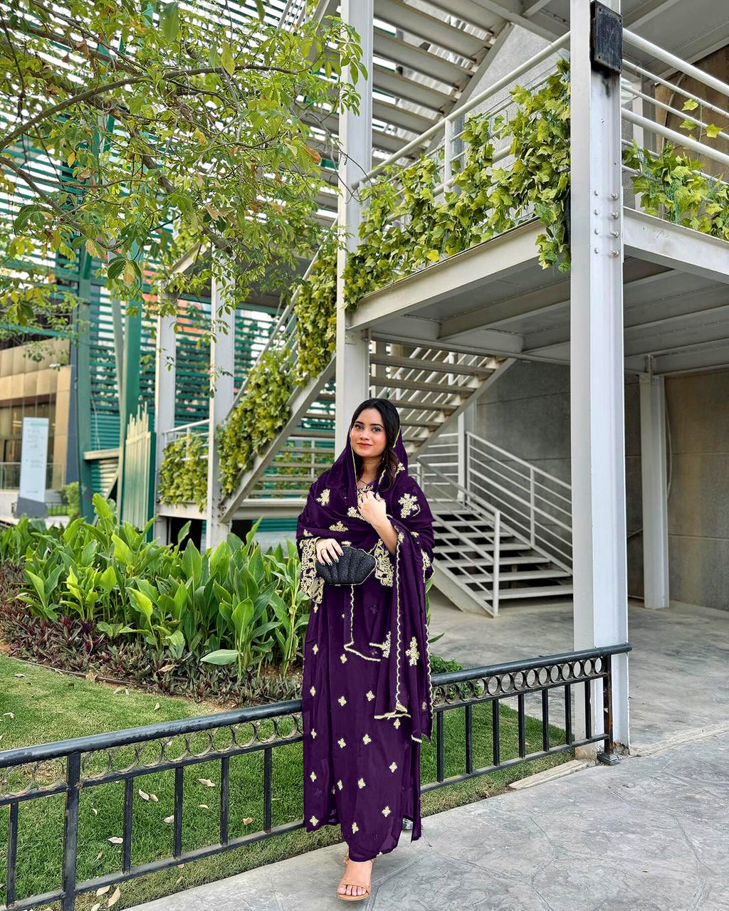 डिज़ाइनर पार्टी वियर लुक टॉप प्लाज़ो और दुपट्टा सेट