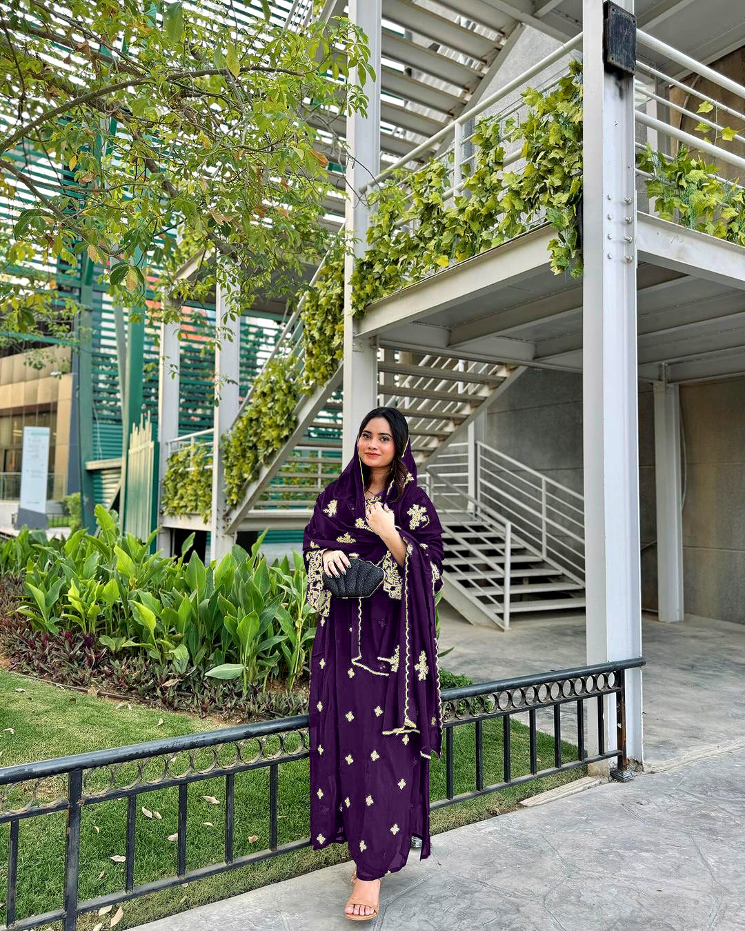 डिज़ाइनर पार्टी वियर लुक टॉप प्लाज़ो और दुपट्टा सेट