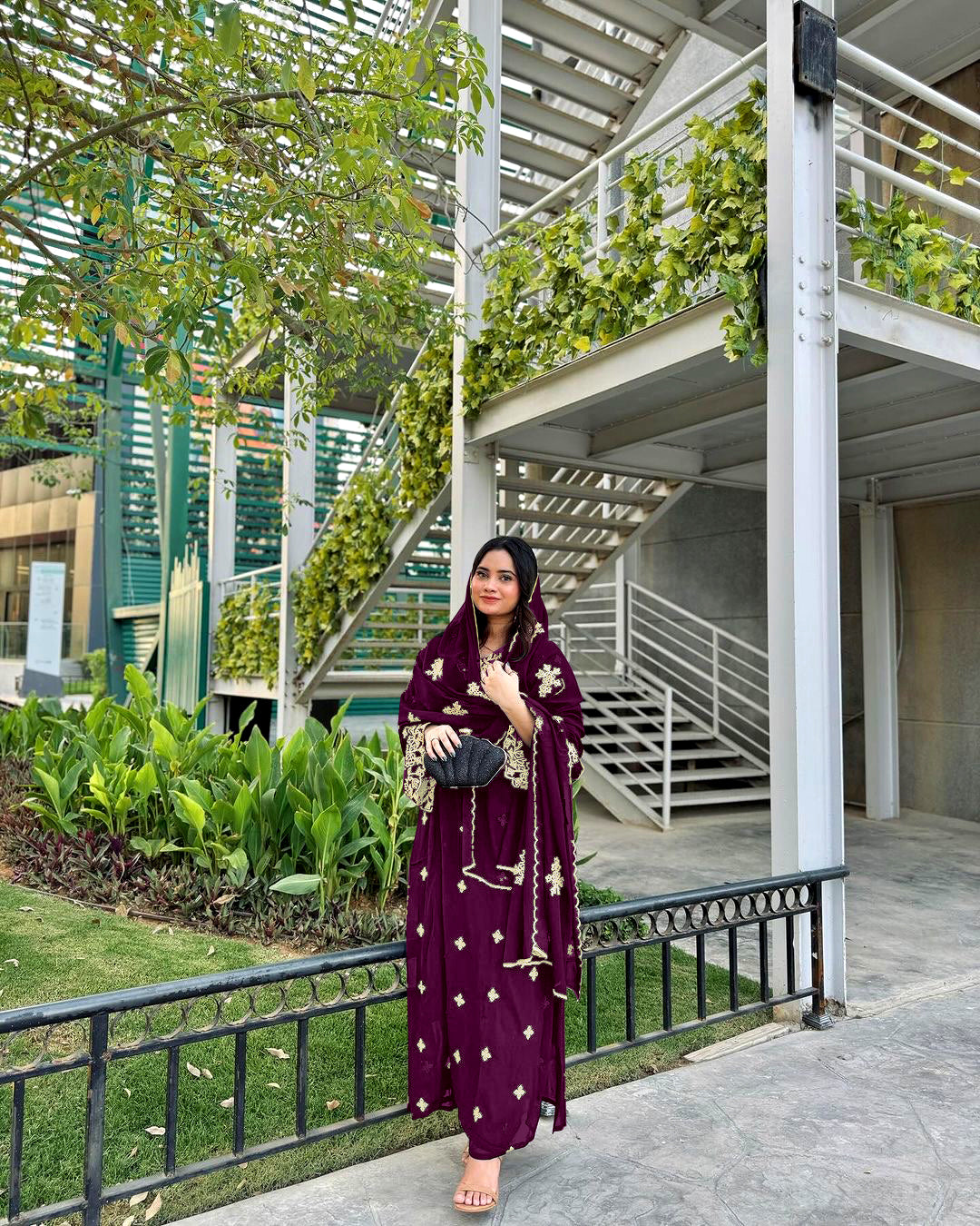 डिज़ाइनर पार्टी वियर लुक टॉप प्लाज़ो और खूबसूरत दुपट्टा