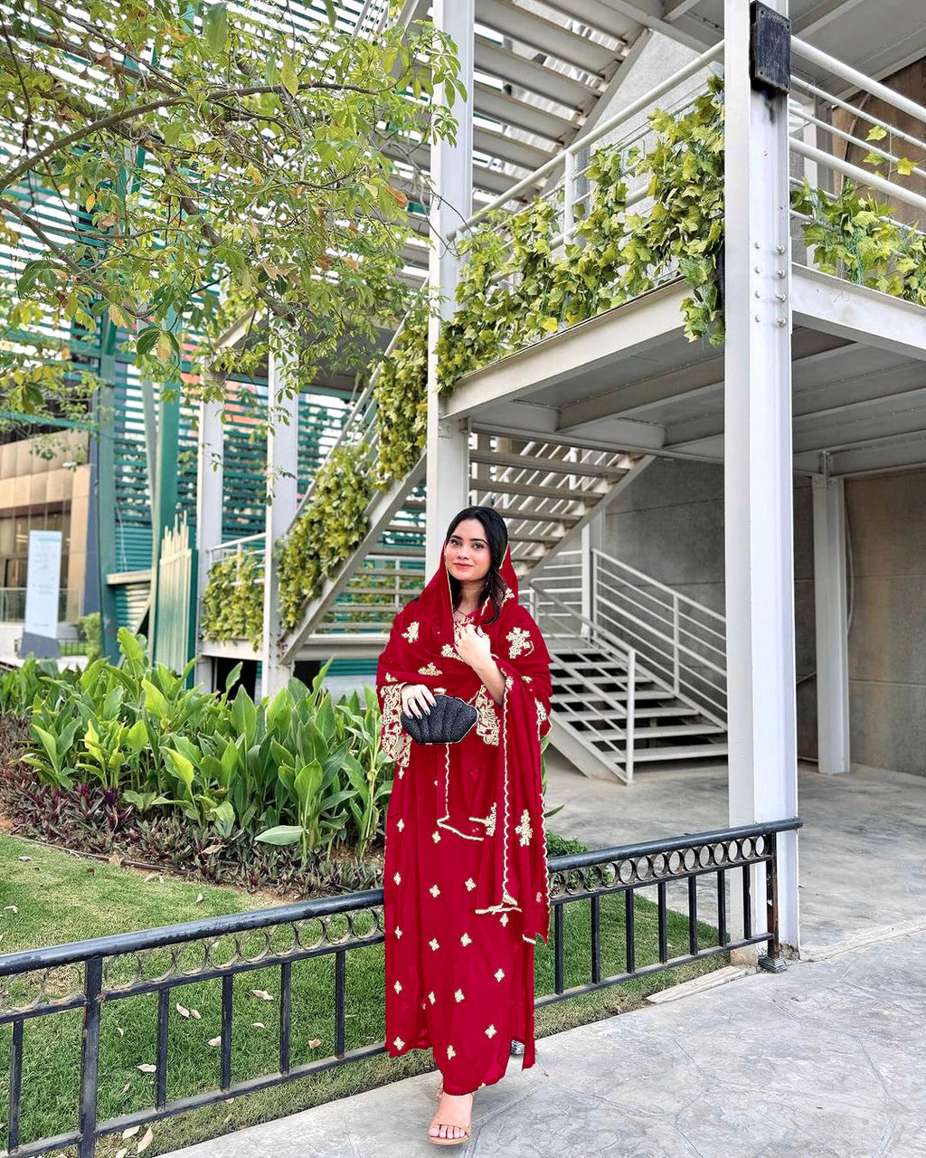 डिज़ाइनर पार्टी वियर लुक टॉप प्लाज़ो और खूबसूरत दुपट्टा