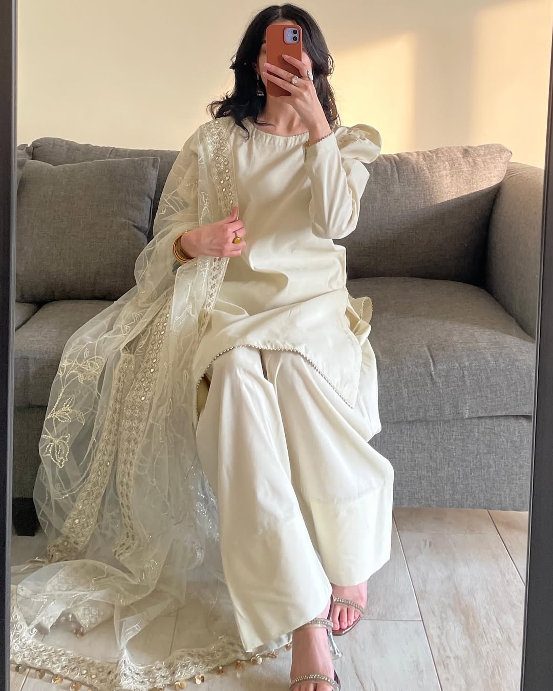 फैंसी लेस बॉर्डर के साथ डिज़ाइनर पार्टी वियर लुक सूट सेट