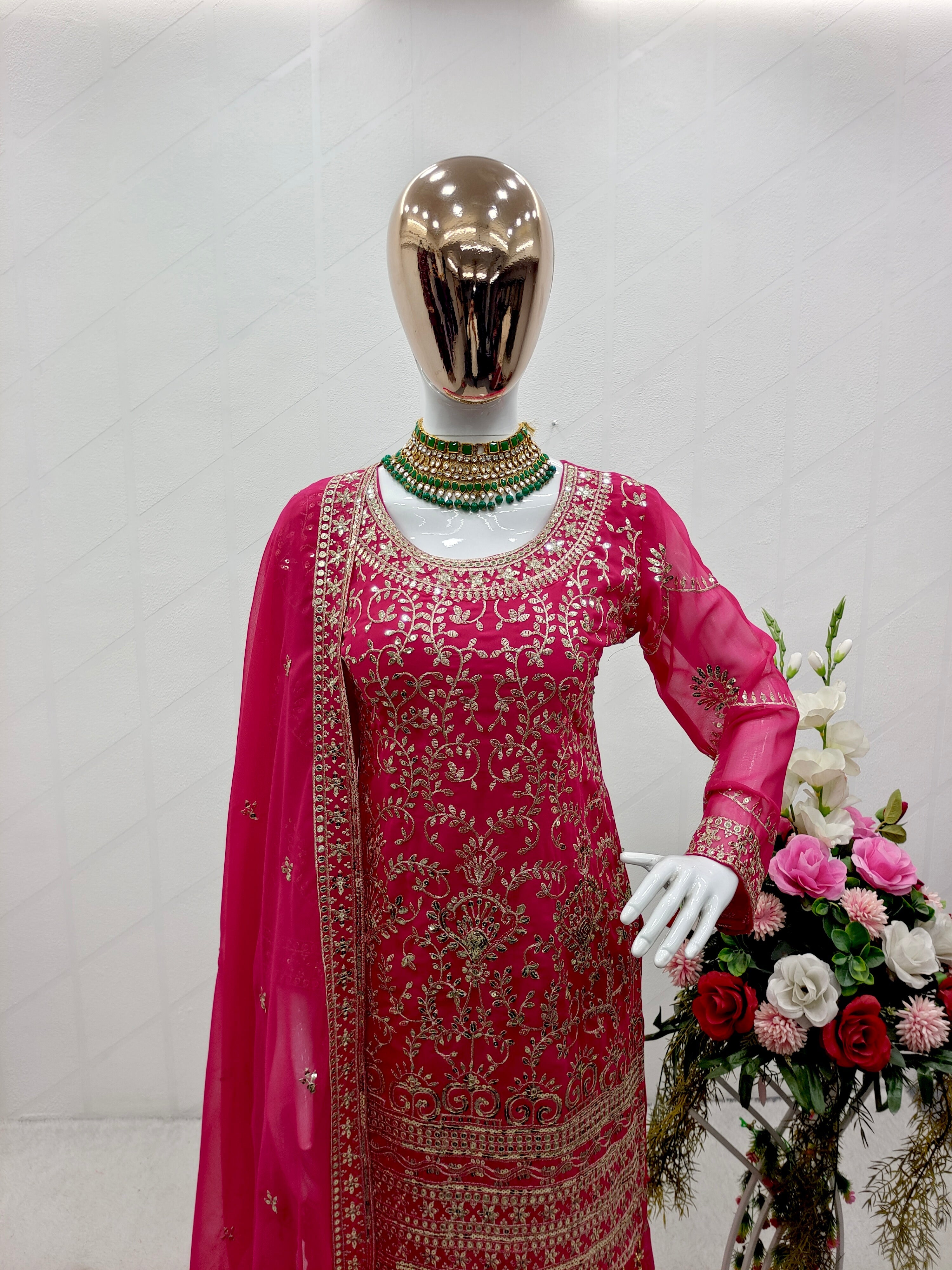 डिज़ाइनर पार्टी वियर टॉप-सररा दुपट्टे के साथ कढ़ाई वर्क के साथ