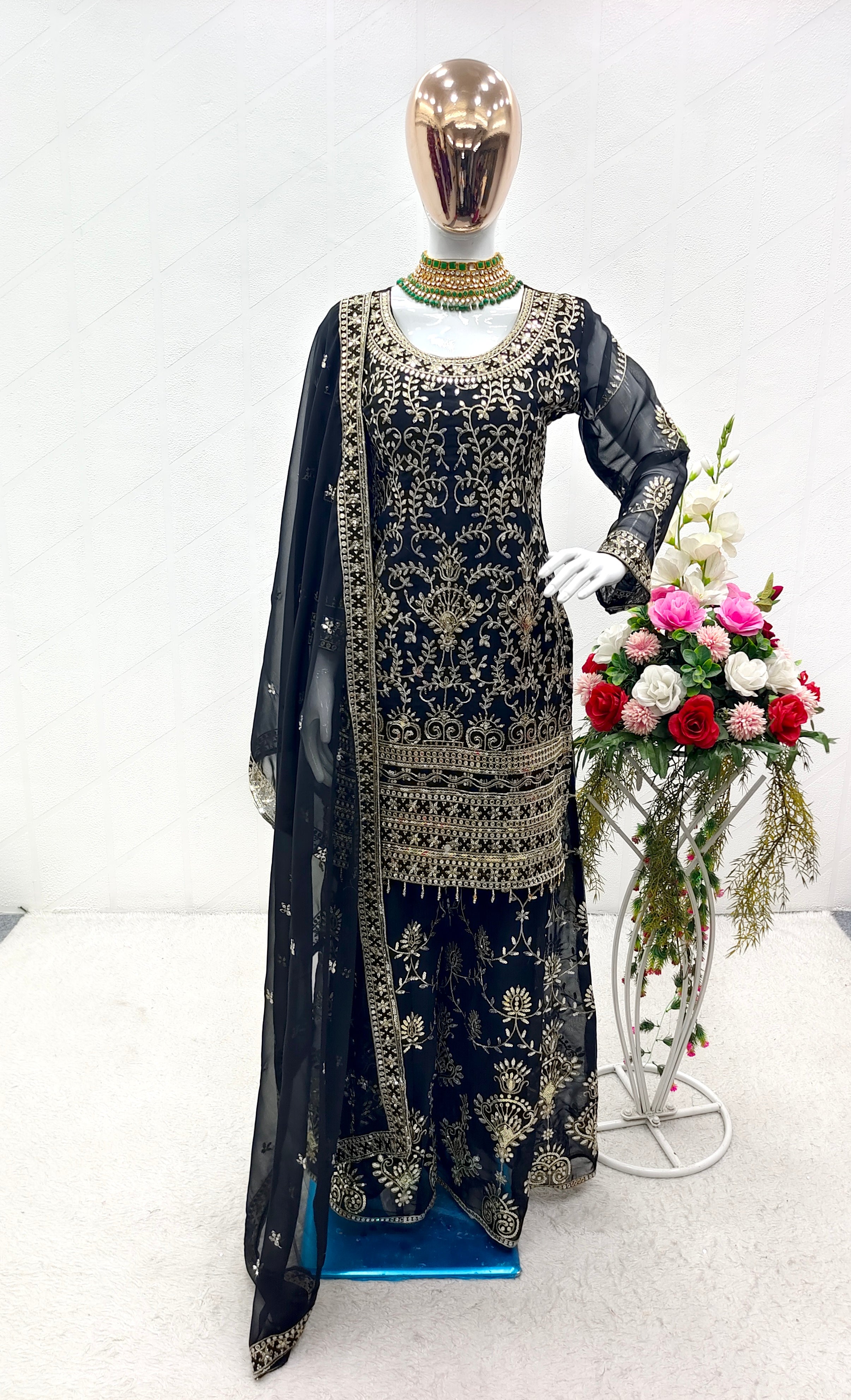 डिज़ाइनर पार्टी वियर टॉप-सररा दुपट्टे के साथ कढ़ाई वर्क के साथ