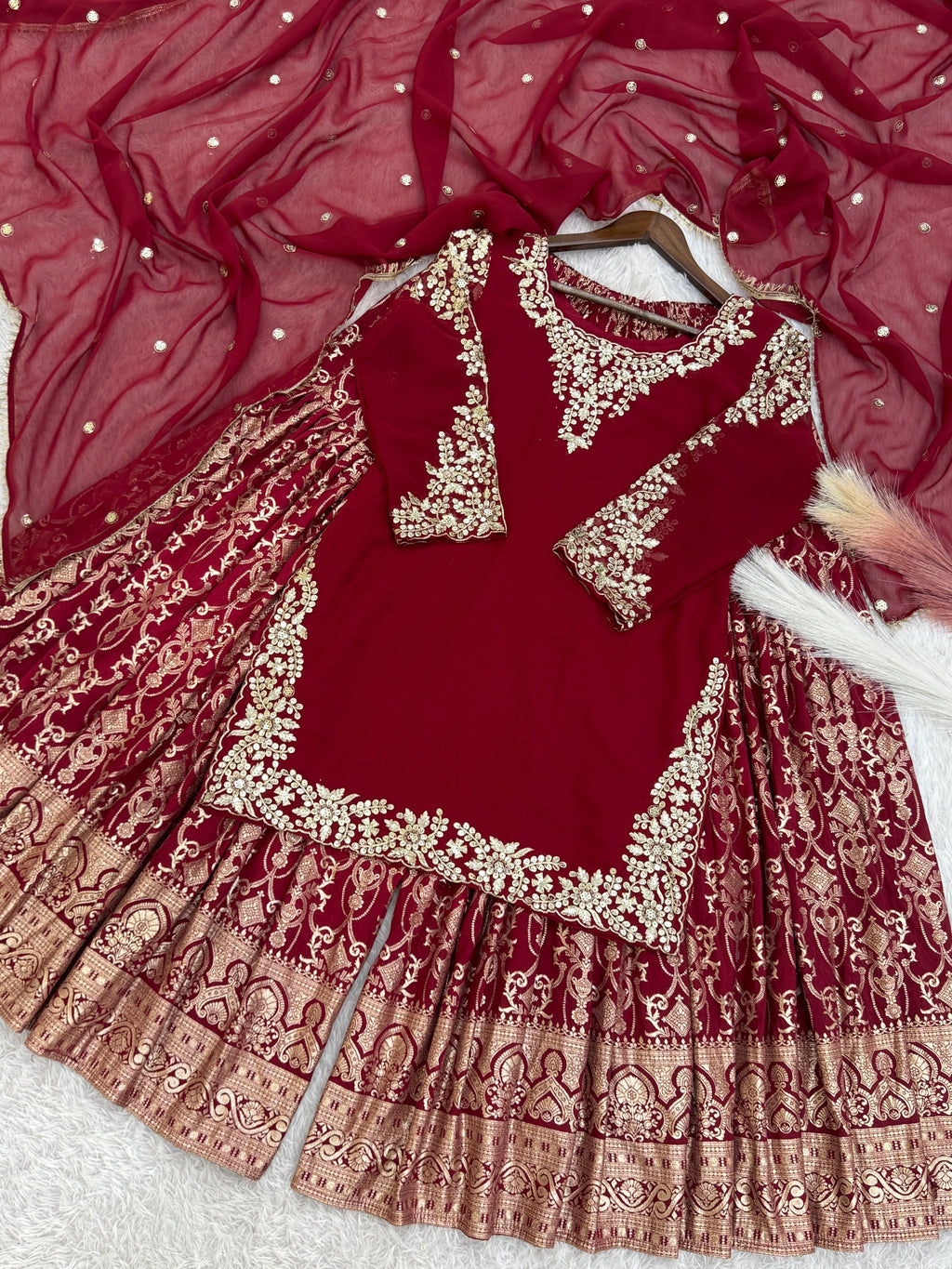 कढ़ाई और सीक्वेंस वर्क के साथ फैंसी टॉप-शरारा और दुपट्टा