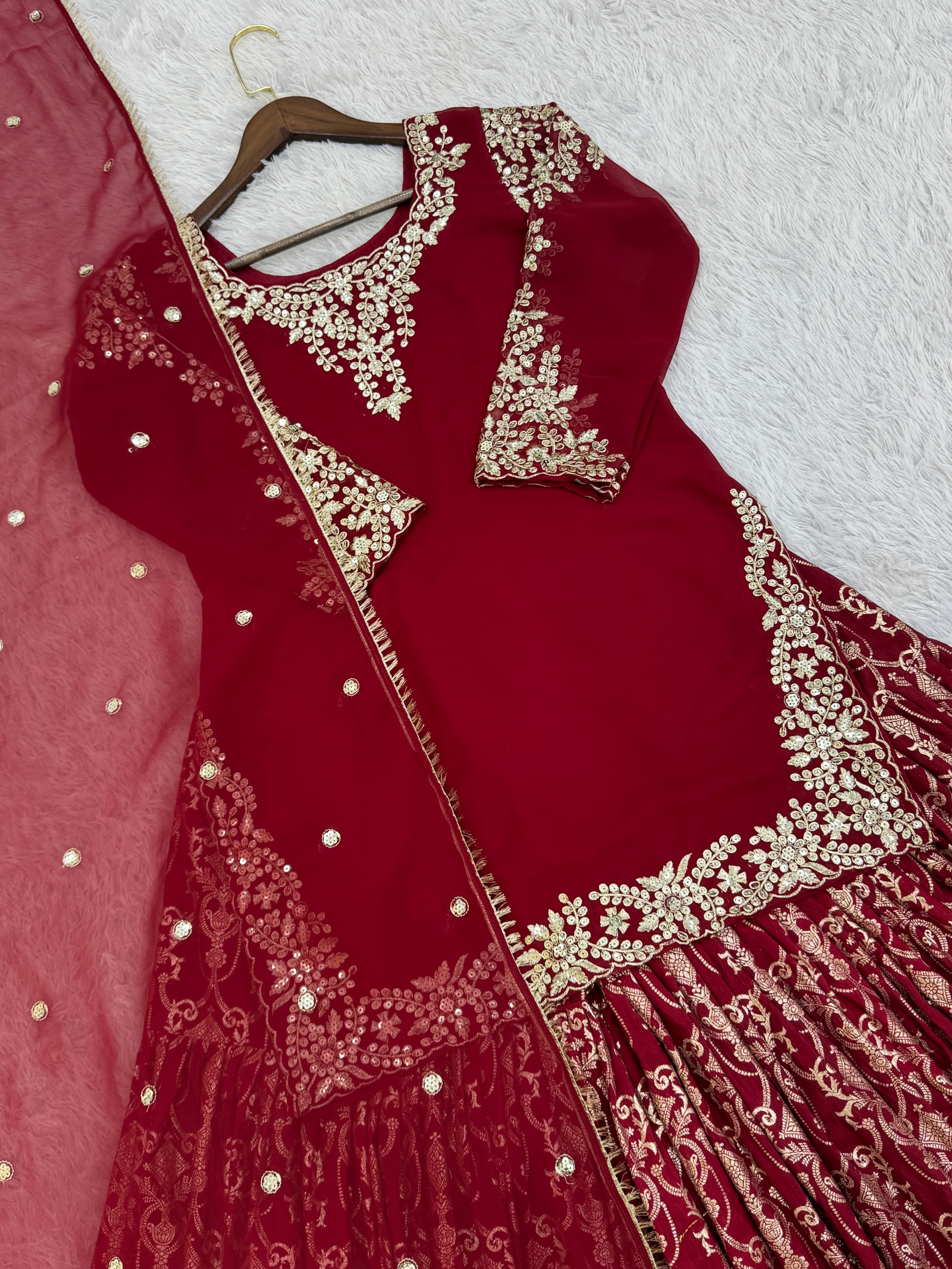 कढ़ाई और सीक्वेंस वर्क के साथ फैंसी टॉप-शरारा और दुपट्टा