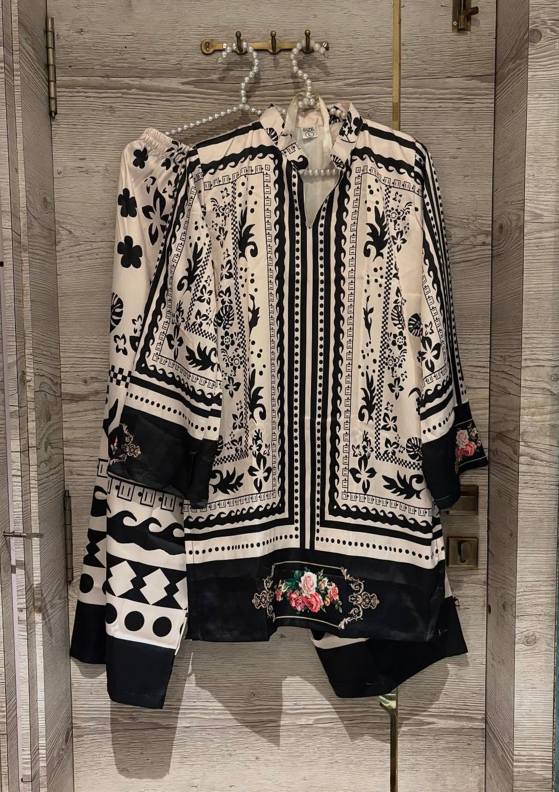 डिजिटल प्रिंट के साथ डिज़ाइनर पार्टी वियर लुक को-ऑर्ड्स सेट