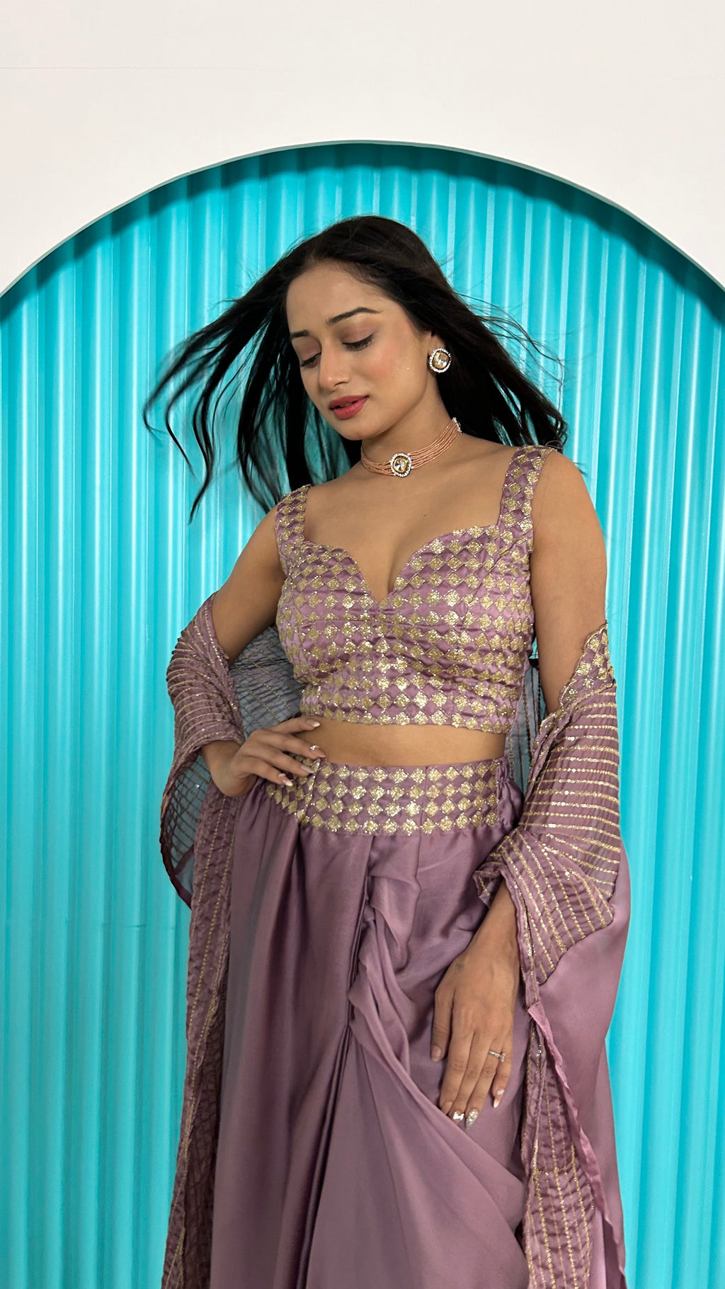 डिज़ाइनर पार्टी वियर इंडो वेस्टर्न सीक्वेंस और डोरी वर्क के साथ