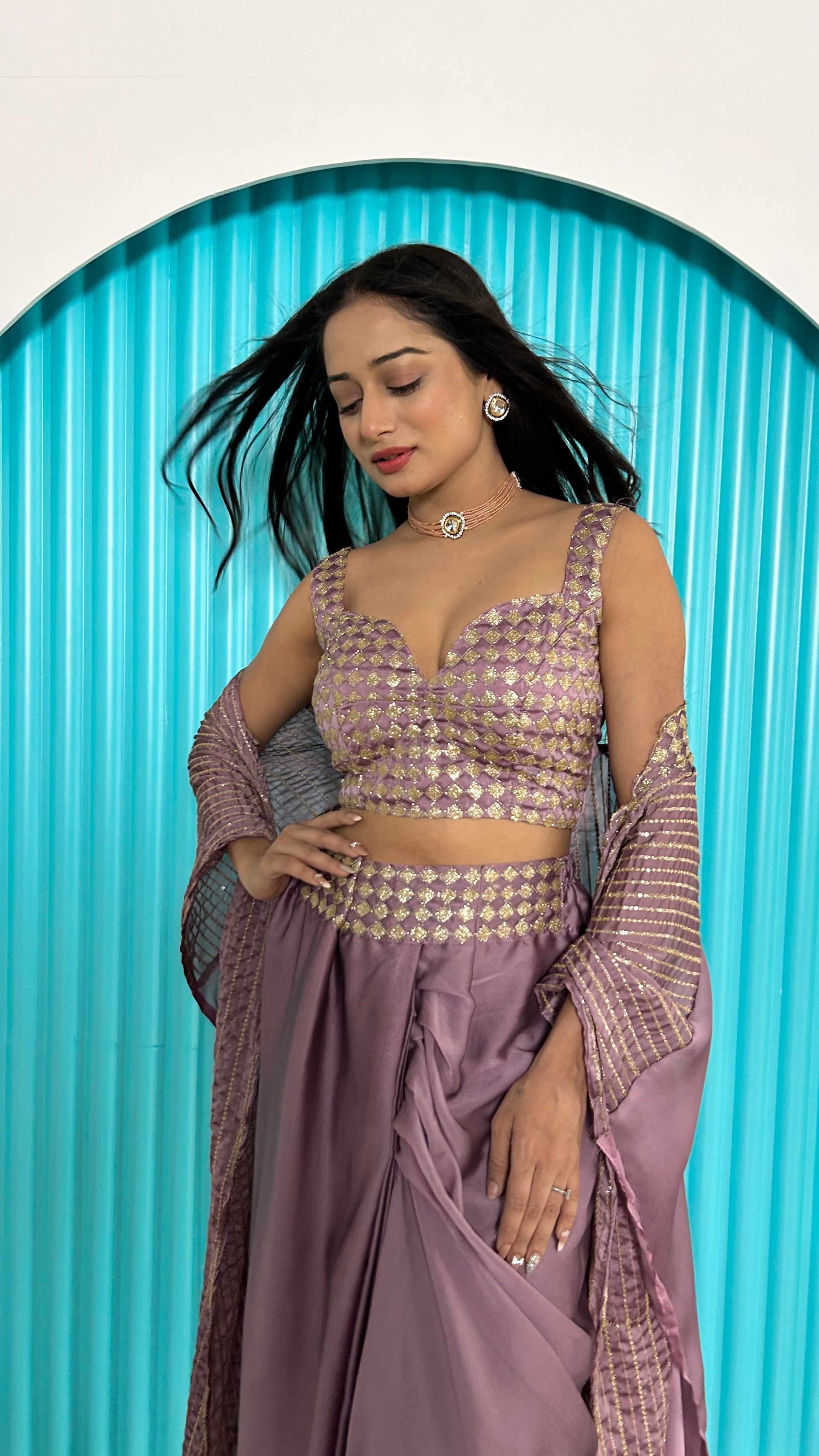 डिज़ाइनर पार्टी वियर इंडो वेस्टर्न सीक्वेंस और डोरी वर्क के साथ