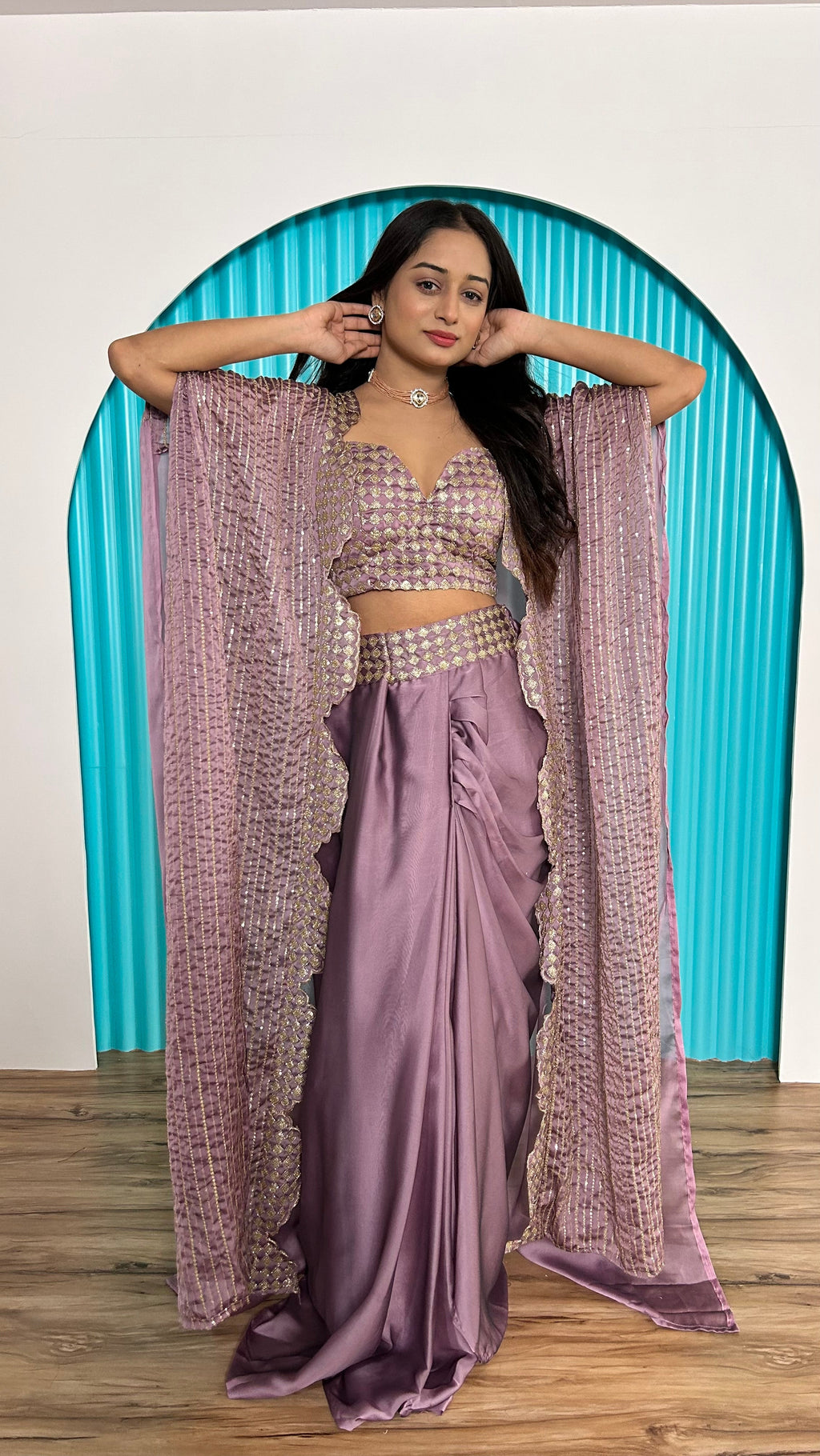 डिज़ाइनर पार्टी वियर इंडो वेस्टर्न सीक्वेंस और डोरी वर्क के साथ