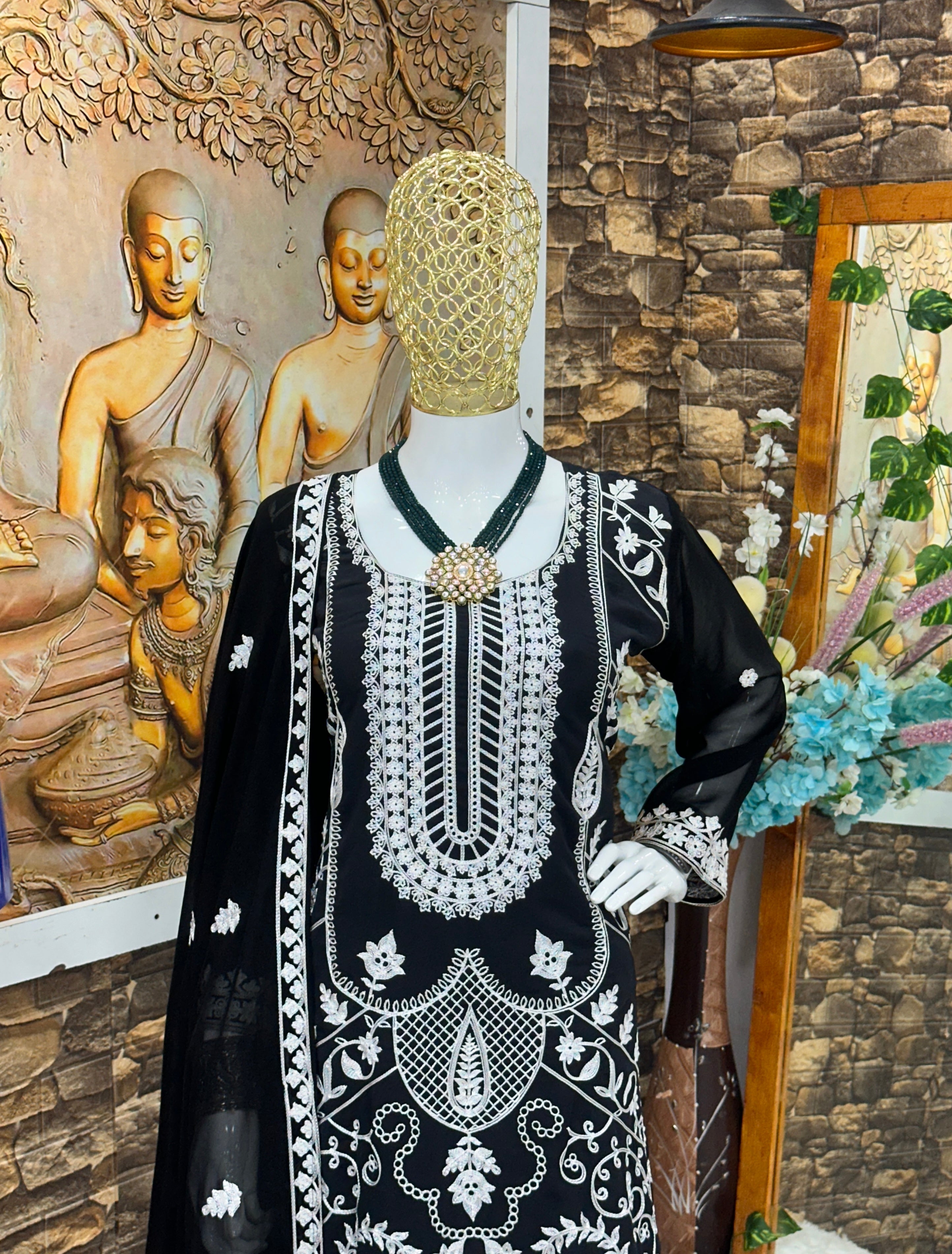 सुंदर दुपट्टे के साथ डिज़ाइनर पार्टी वियर टॉप और बॉटम