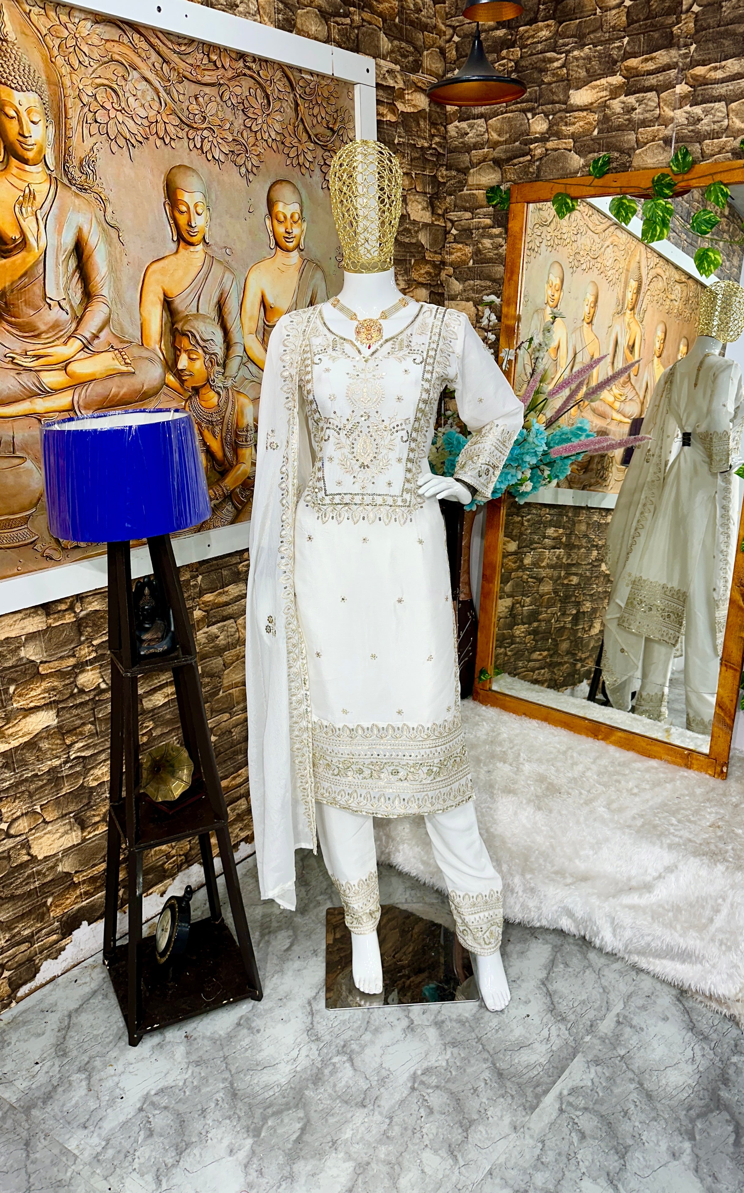 पार्टी वियर डिज़ाइनर टॉप बॉटम और दुपट्टा कढ़ाई वर्क के साथ