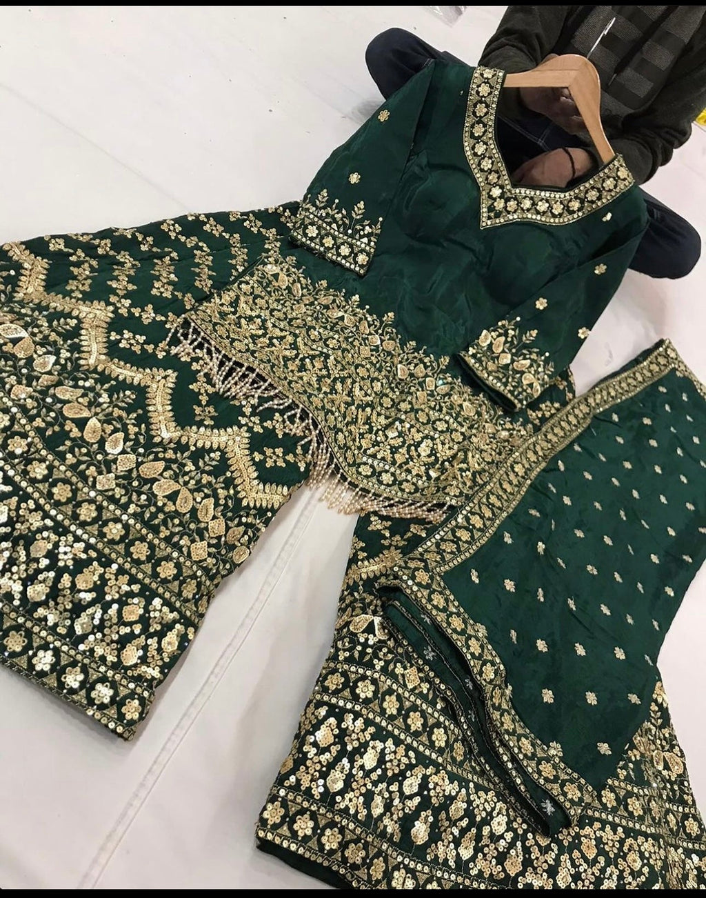 डिज़ाइनर पार्टी वियर टॉप-सररा दुपट्टे के साथ