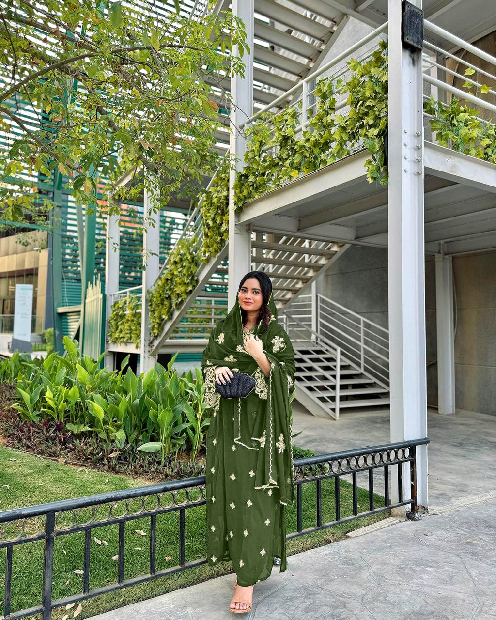 डिज़ाइनर पार्टी वियर लुक टॉप प्लाज़ो और खूबसूरत दुपट्टा