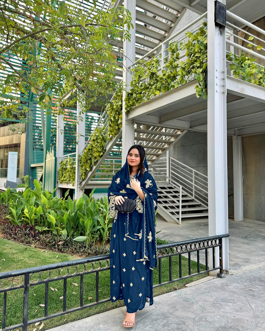 डिज़ाइनर पार्टी वियर लुक टॉप प्लाज़ो और खूबसूरत दुपट्टा