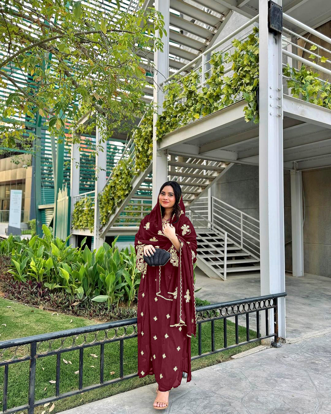 डिज़ाइनर पार्टी वियर लुक टॉप प्लाज़ो और खूबसूरत दुपट्टा