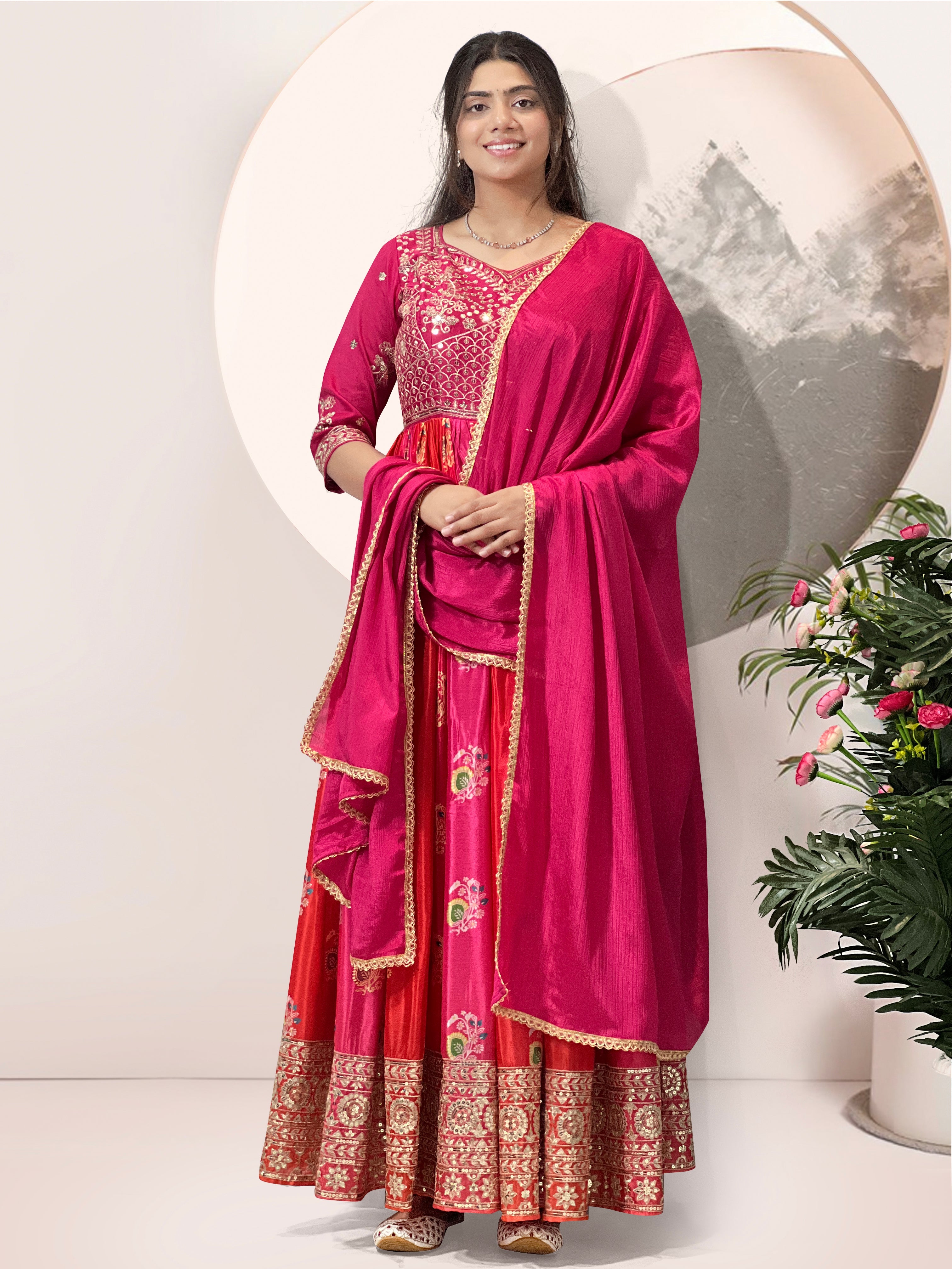 पार्टी वियर लुक खूबसूरत गाउन और दुपट्टा