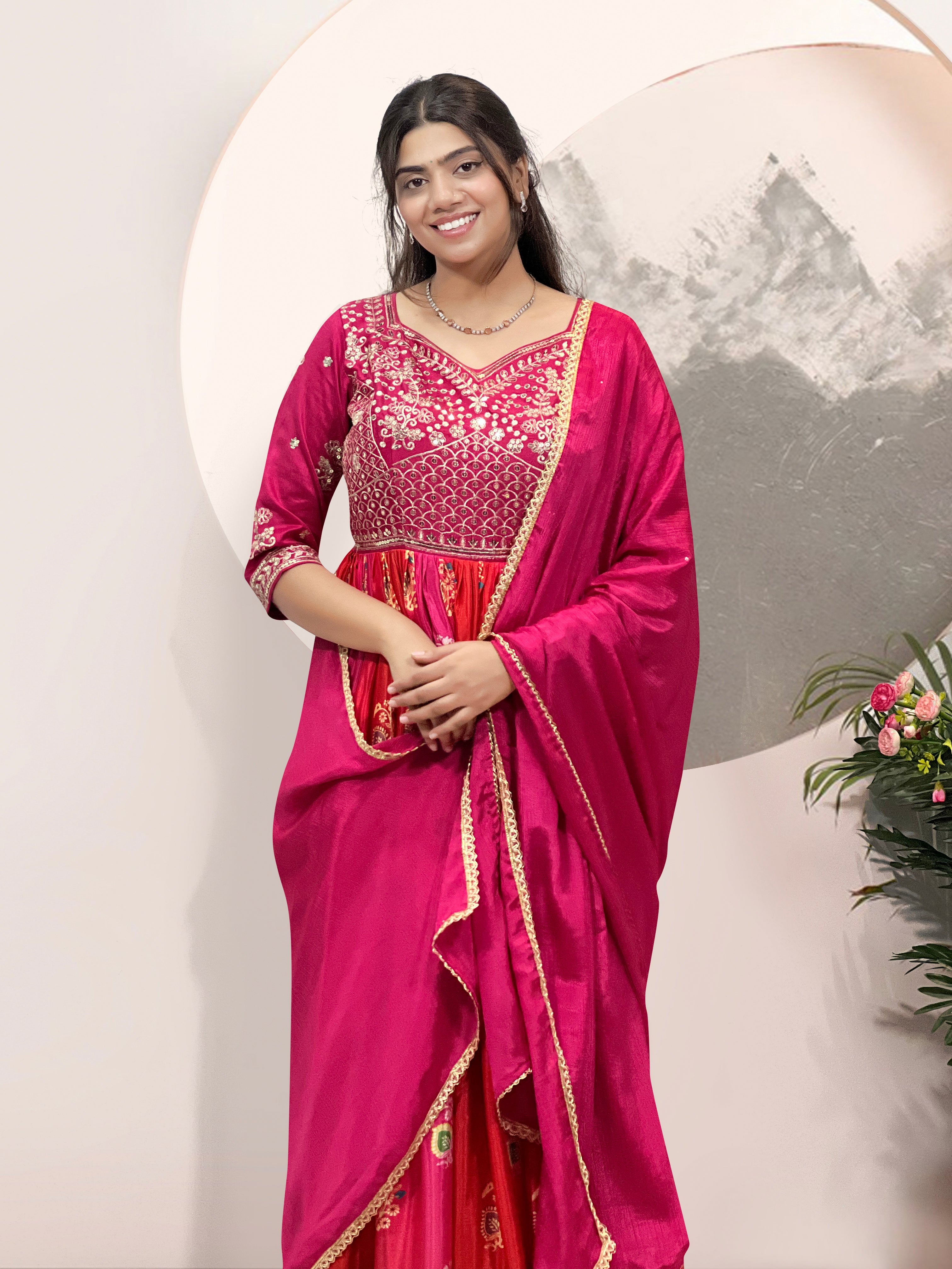 पार्टी वियर लुक खूबसूरत गाउन और दुपट्टा