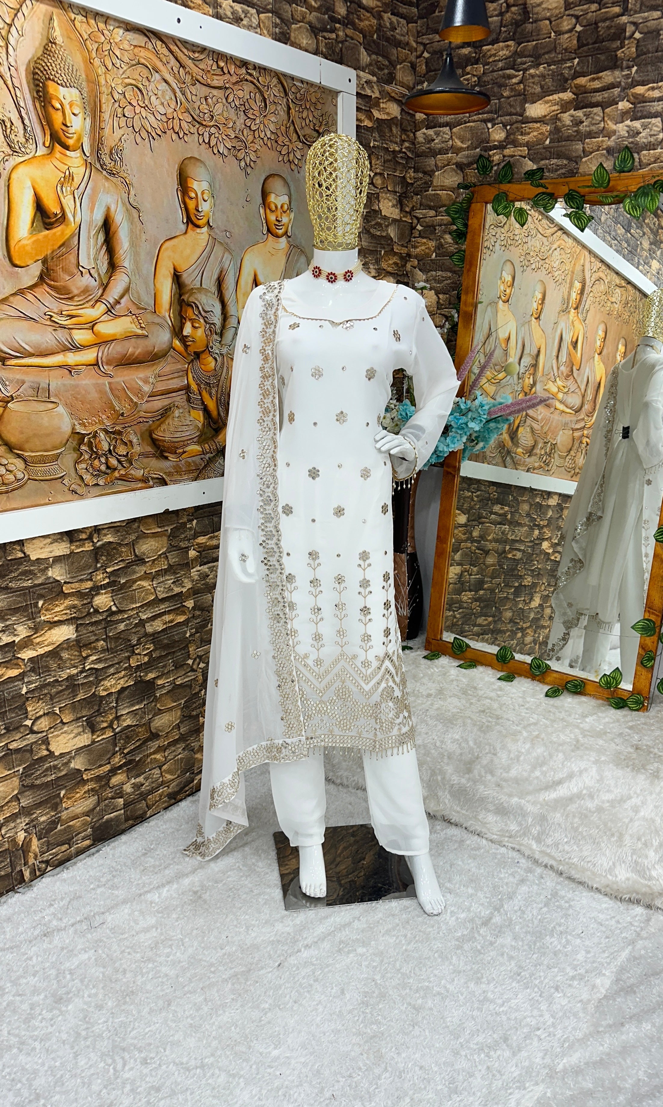 डिज़ाइनर पार्टी वियर टॉप और पैंट दुपट्टे के साथ