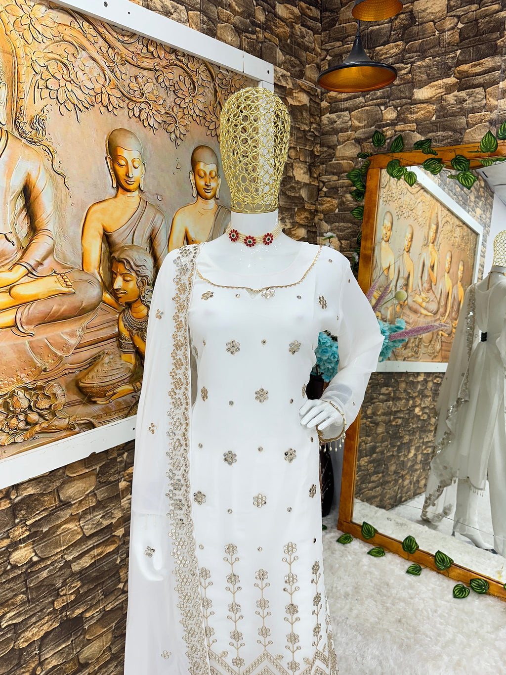 डिज़ाइनर पार्टी वियर टॉप और पैंट दुपट्टे के साथ