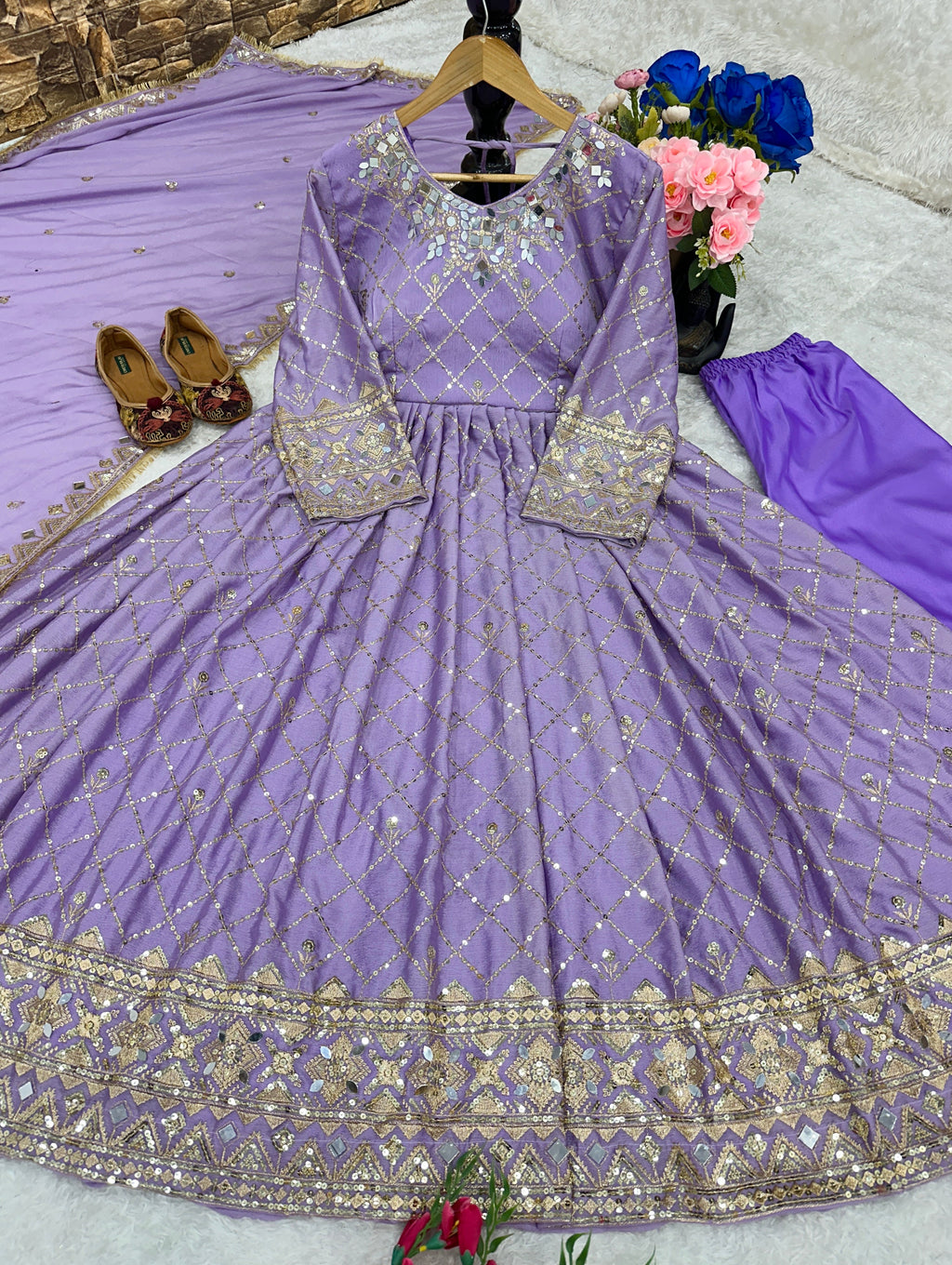 दुपट्टे और पेंट के साथ डिज़ाइनर पार्टी वियर लुक गाउन