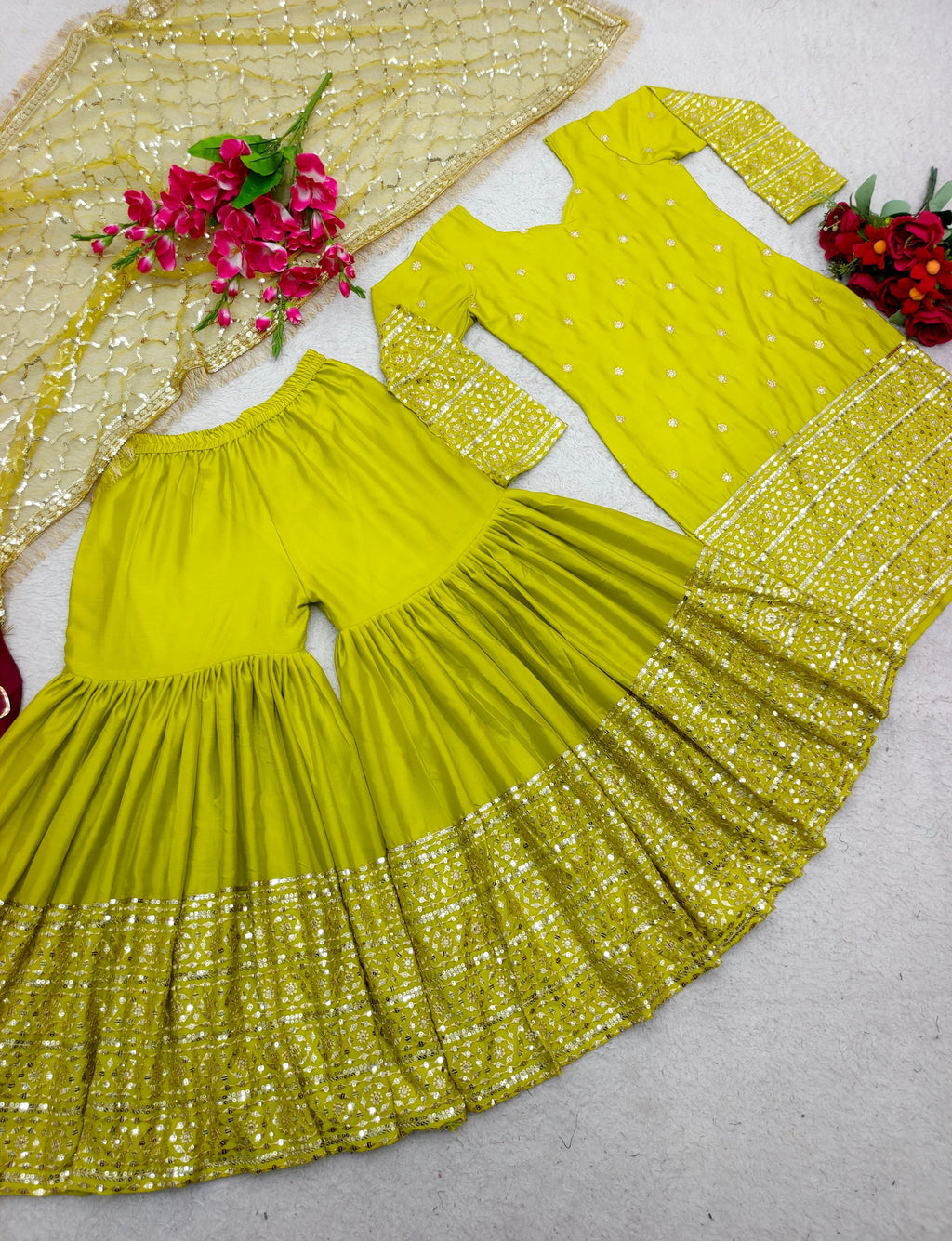 डिज़ाइनर पार्टी वियर टॉप-सररा दुपट्टे के साथ कढ़ाई वर्क के साथ