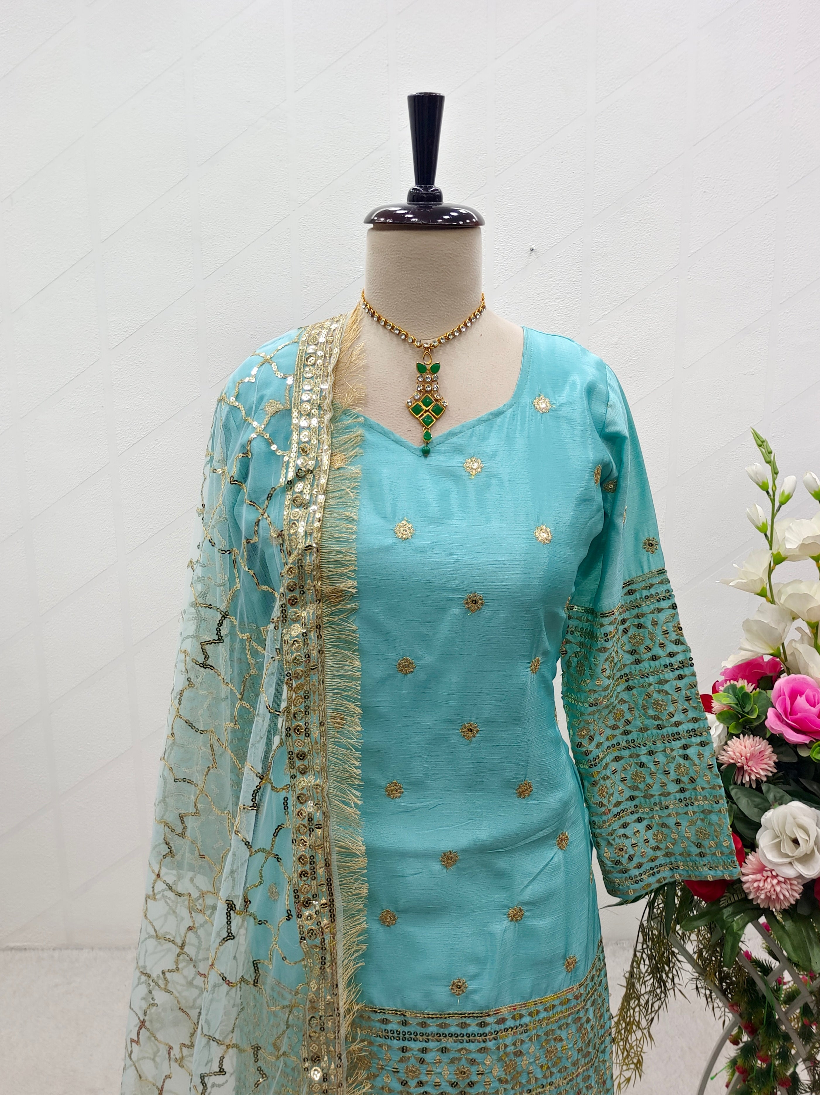 डिज़ाइनर पार्टी वियर टॉप-सररा दुपट्टे के साथ कढ़ाई वर्क के साथ