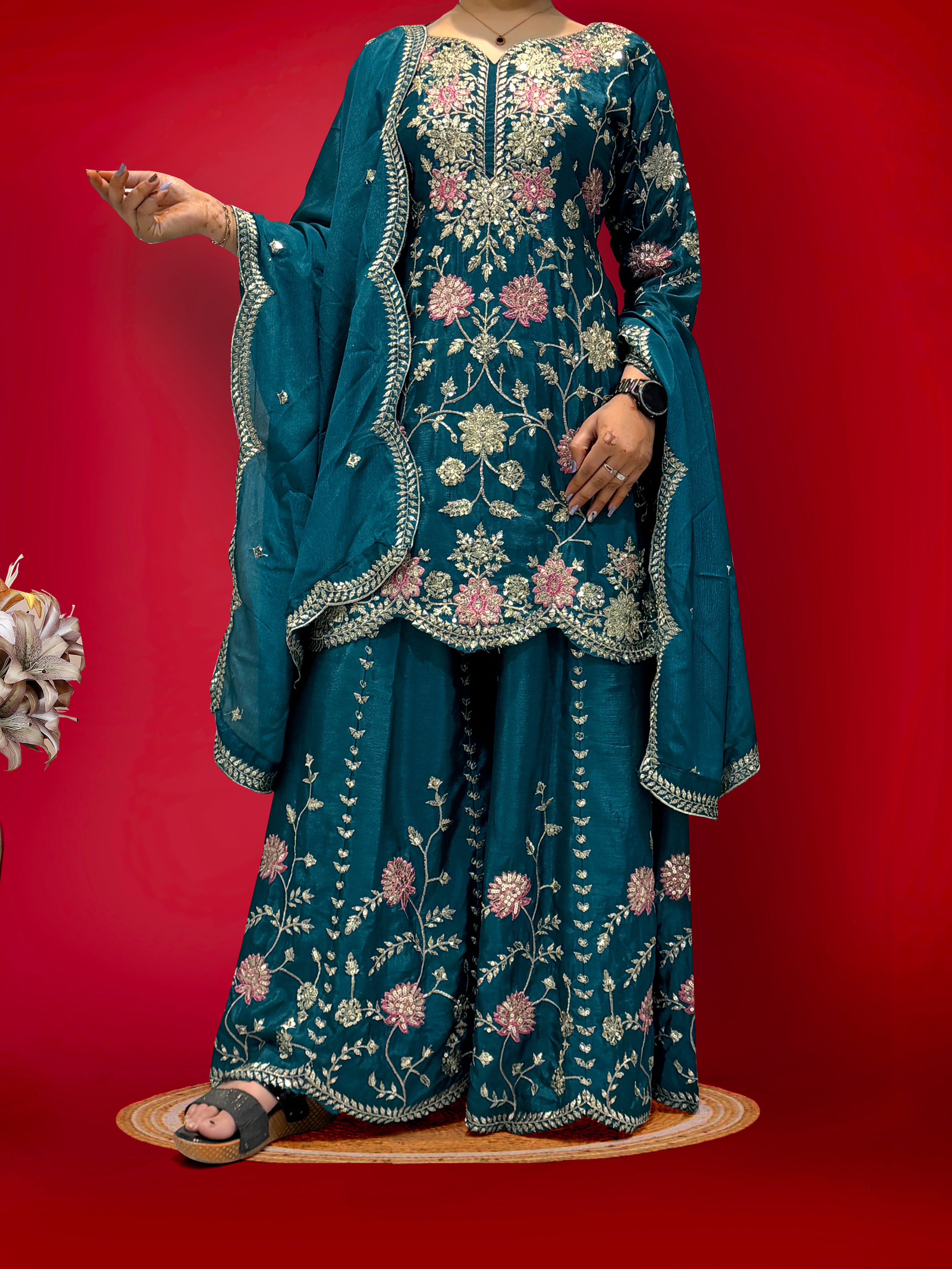 पार्टी वियर खूबसूरत टॉप-बॉटम और फैंसी दुपट्टा