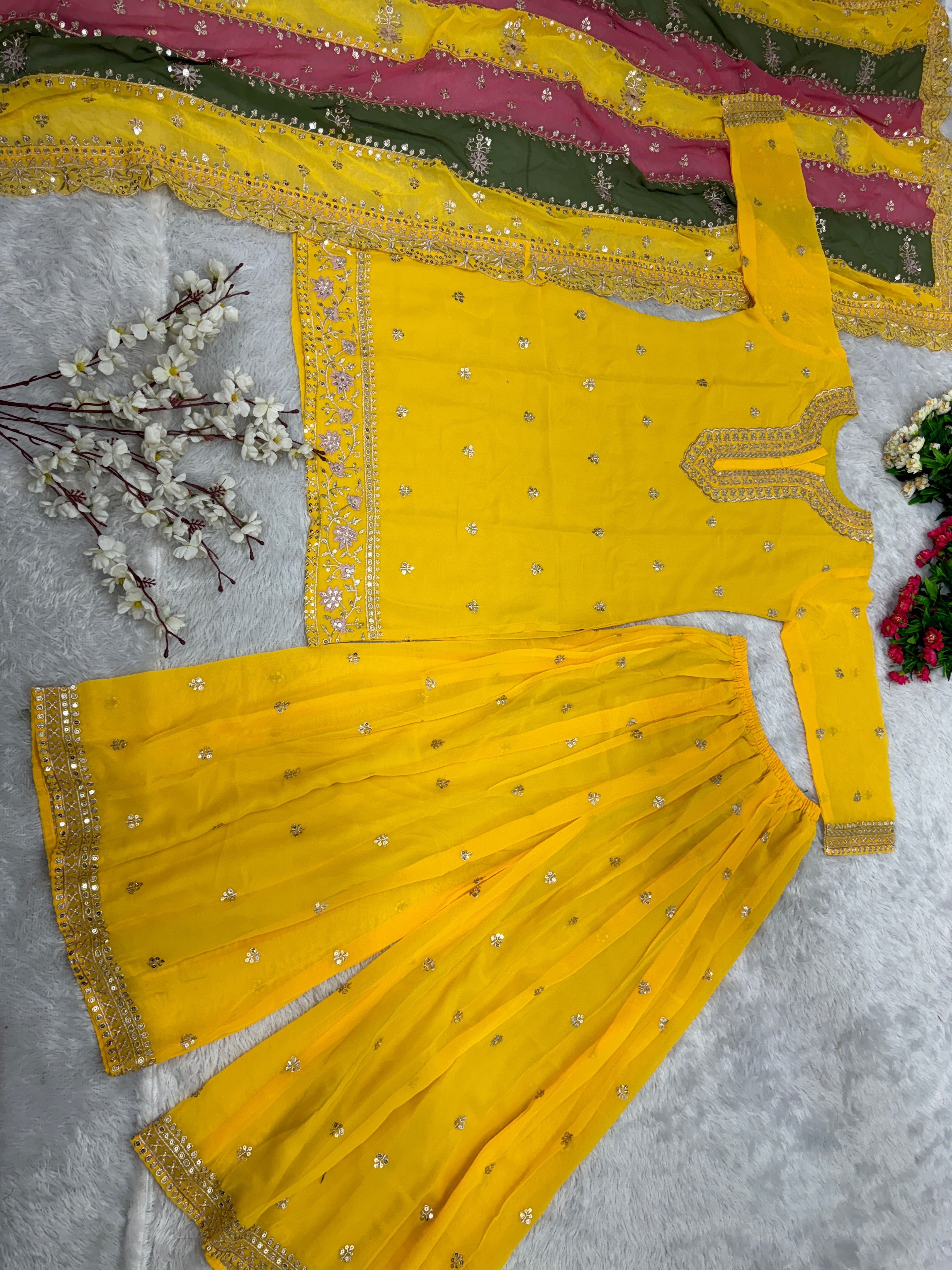 डिज़ाइनर पार्टी वियर टॉप और प्लाज़ो दुपट्टे के साथ सीक्वेंस वर्क के साथ