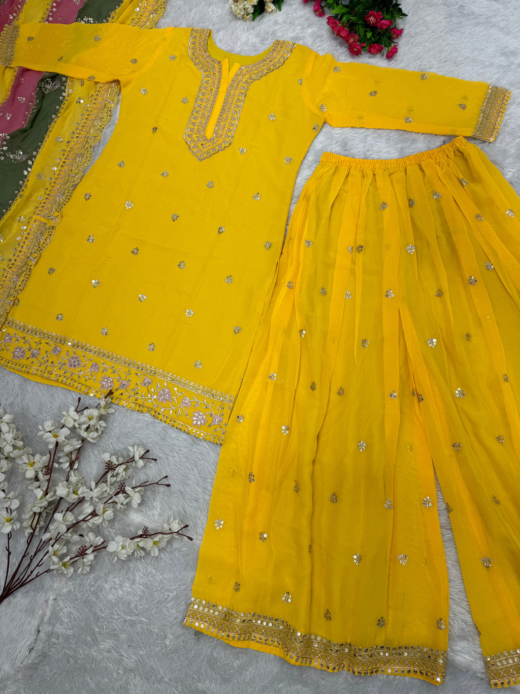 डिज़ाइनर पार्टी वियर टॉप और प्लाज़ो दुपट्टे के साथ सीक्वेंस वर्क के साथ