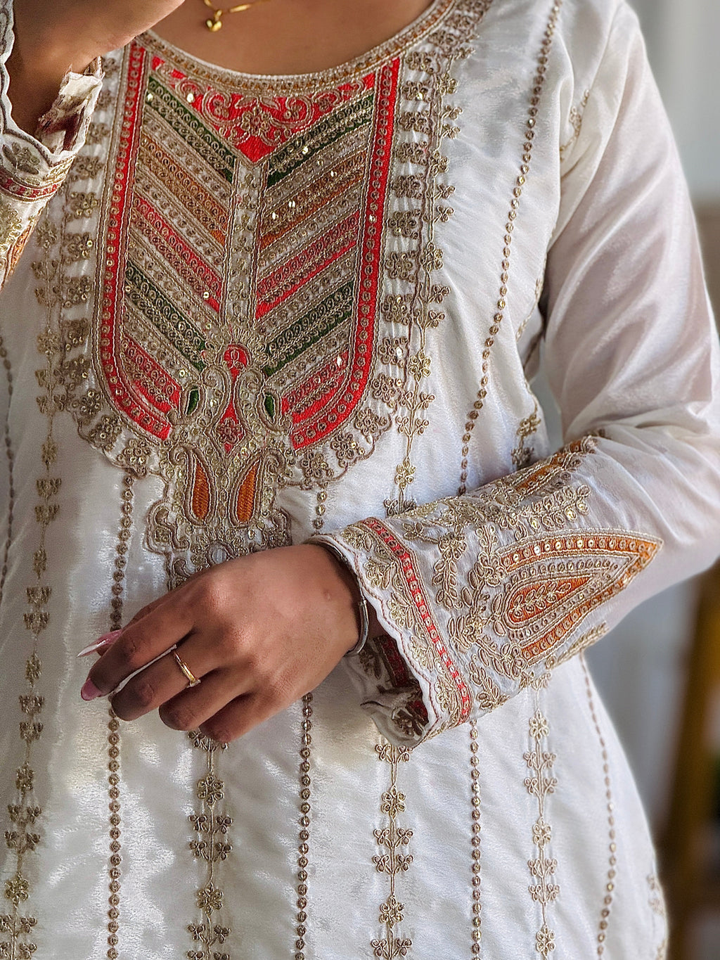 डिज़ाइनर पार्टी वियर टॉप-पेंट और दुपट्टा सीक्वेंस वर्क के साथ