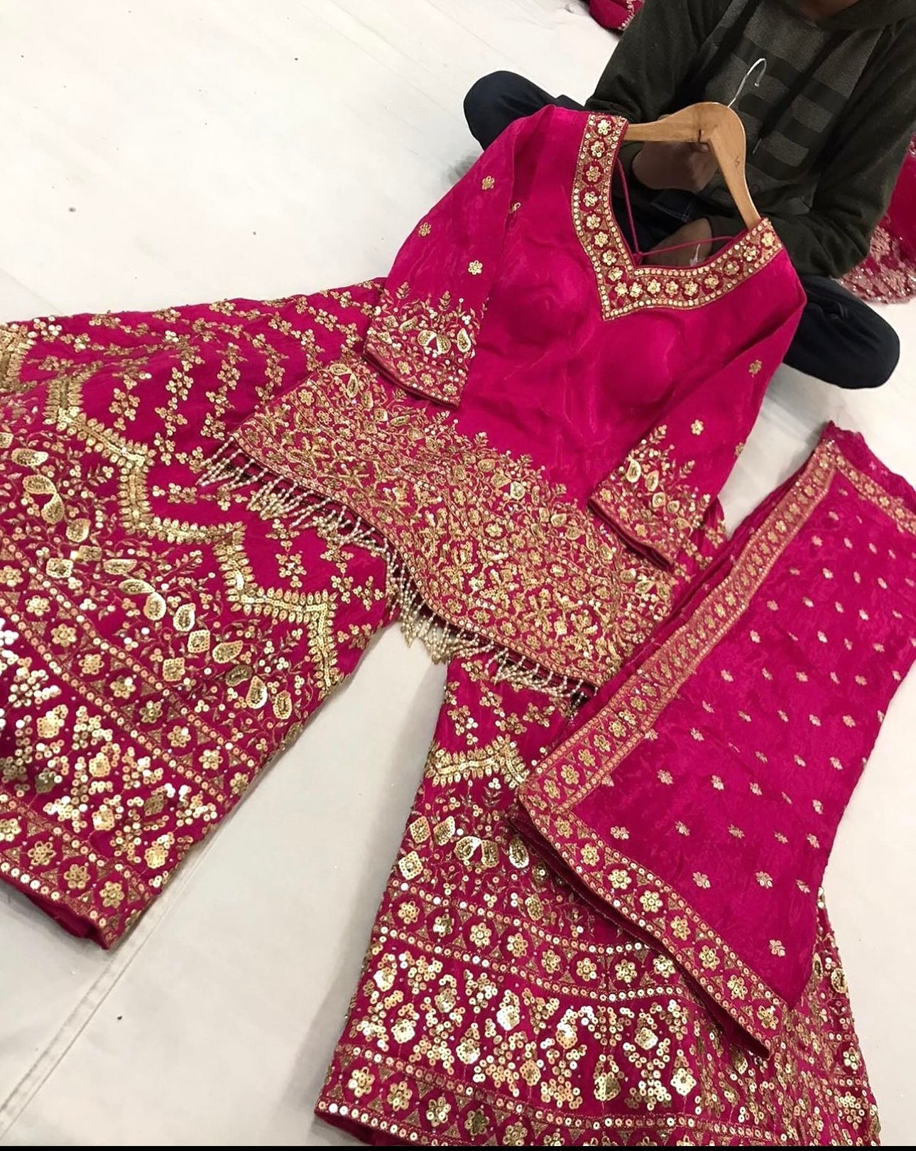 डिज़ाइनर पार्टी वियर टॉप-सररा दुपट्टे के साथ