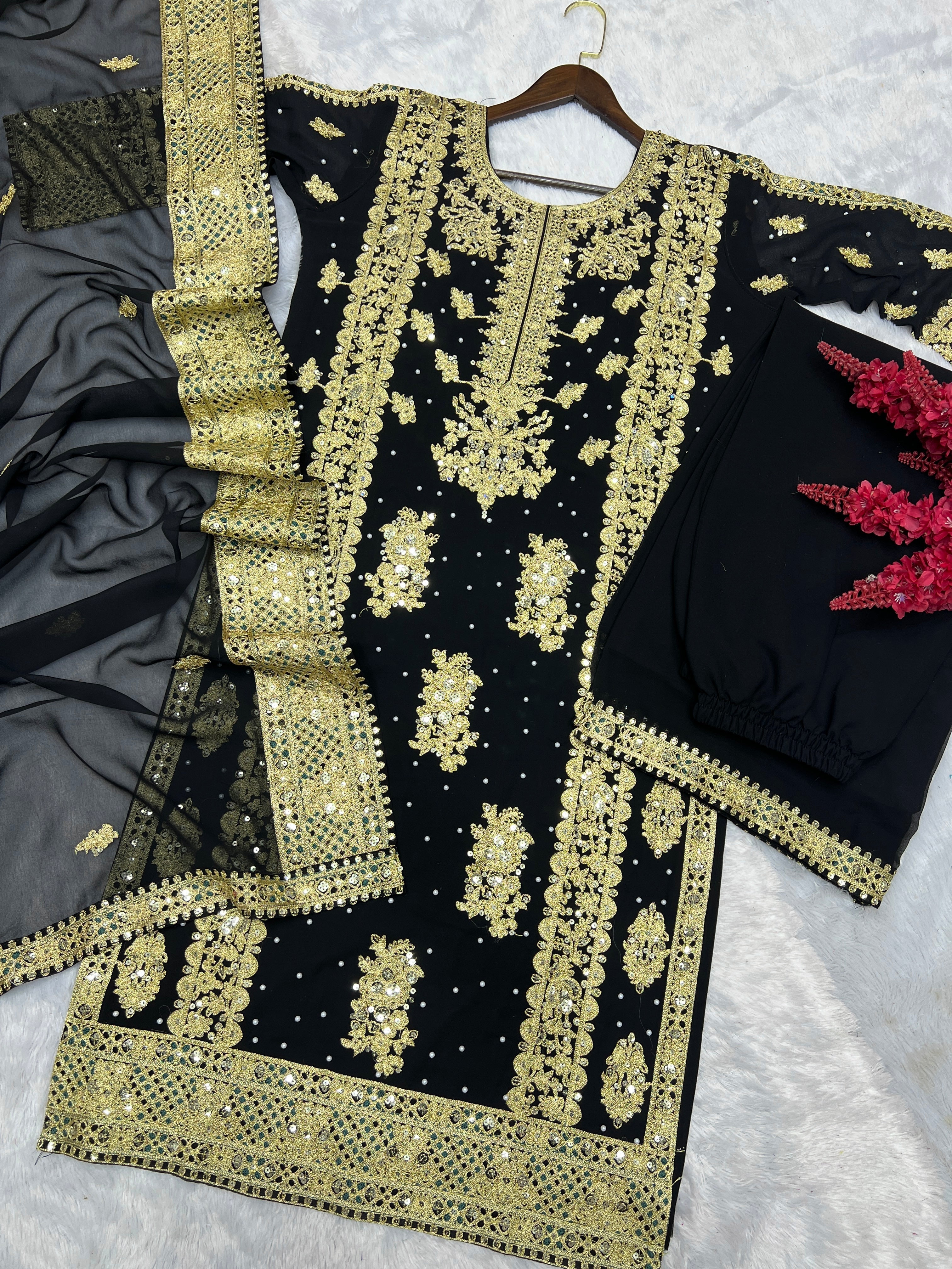 टॉप - कढ़ाई सेक्विन वर्क के साथ दुपट्टे के साथ प्लाज़ो