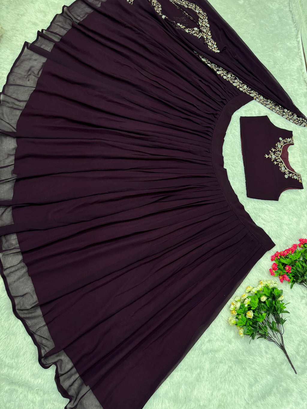 डिज़ाइनर पार्टी वियर फैंसी लहंगा चोली और दुपट्टा