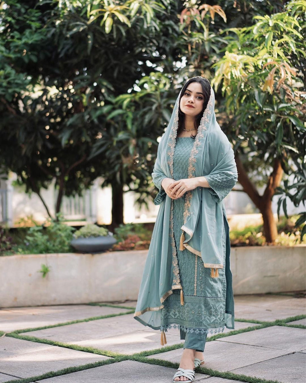 डिज़ाइनर पार्टी वियर लुक टॉप बॉटम और दुपट्टा सेट