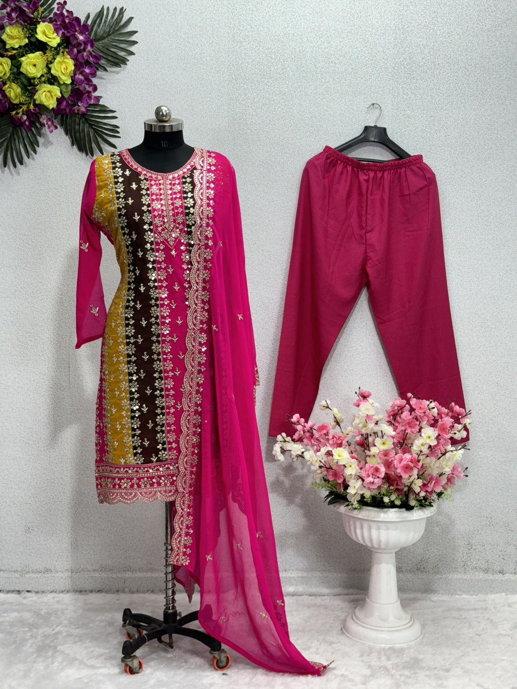 डिज़ाइनर पार्टी वियर टॉप पेंट और दुपट्टा