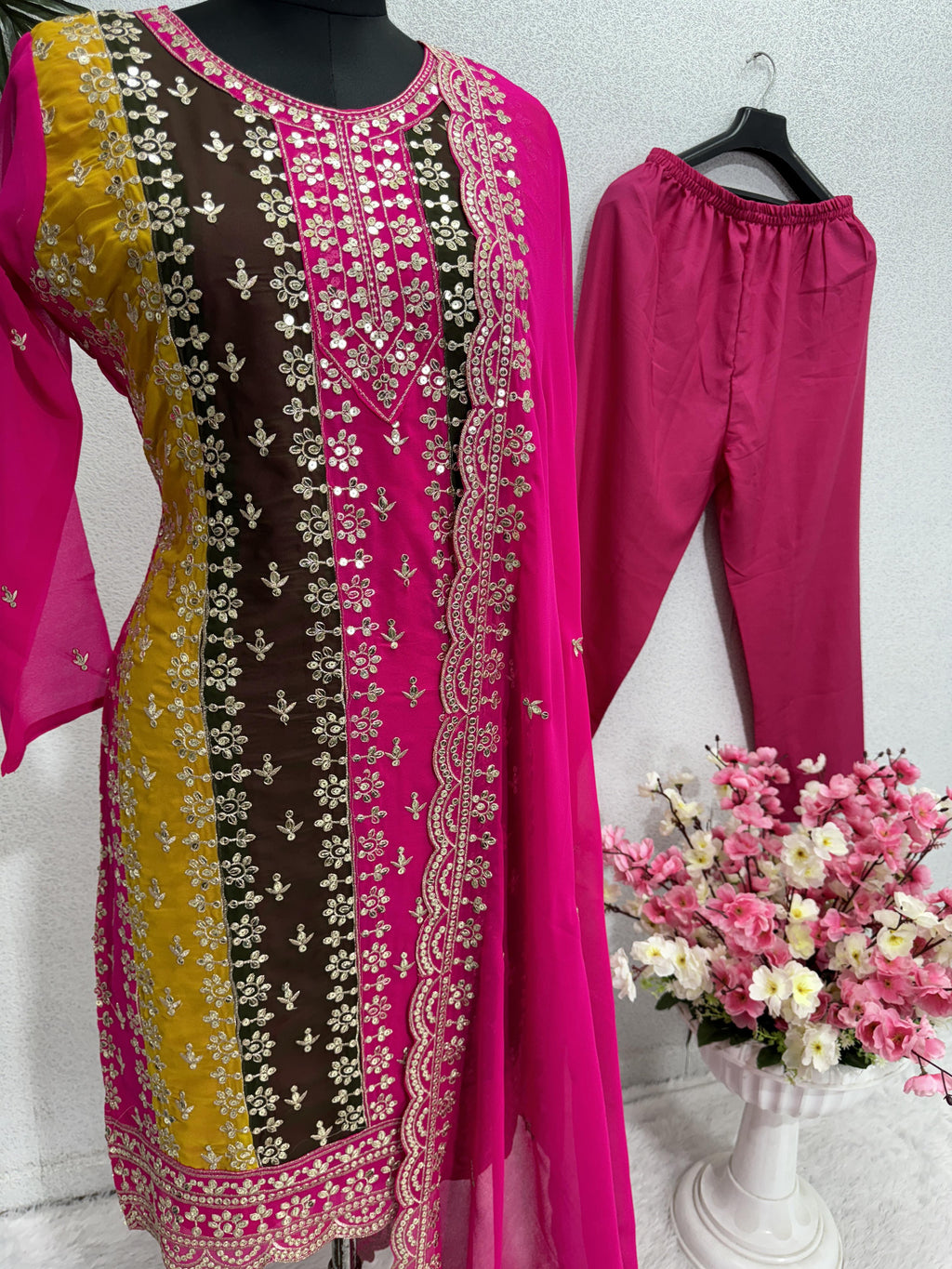 डिज़ाइनर पार्टी वियर टॉप पेंट और दुपट्टा