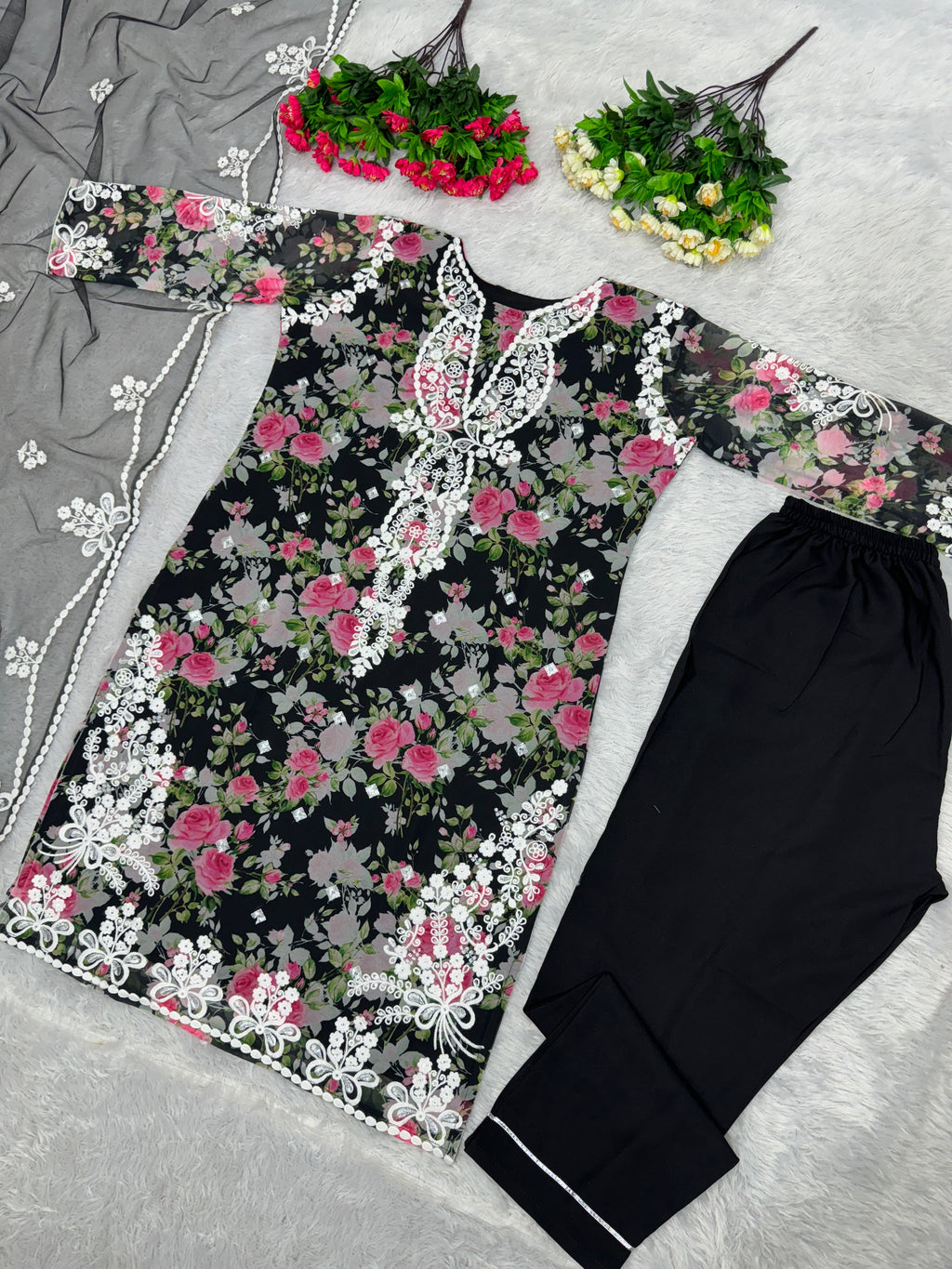 डिज़ाइनर पार्टी वियर टॉप प्लाज़ो और दुपट्टा