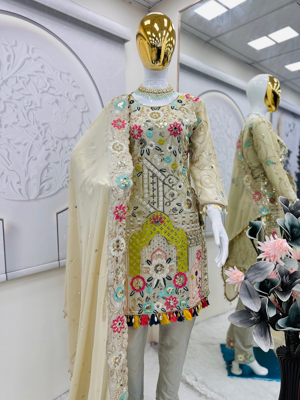 असली शीशे और हाथ के काम वाला डिज़ाइनर पार्टी वियर सूट सेट