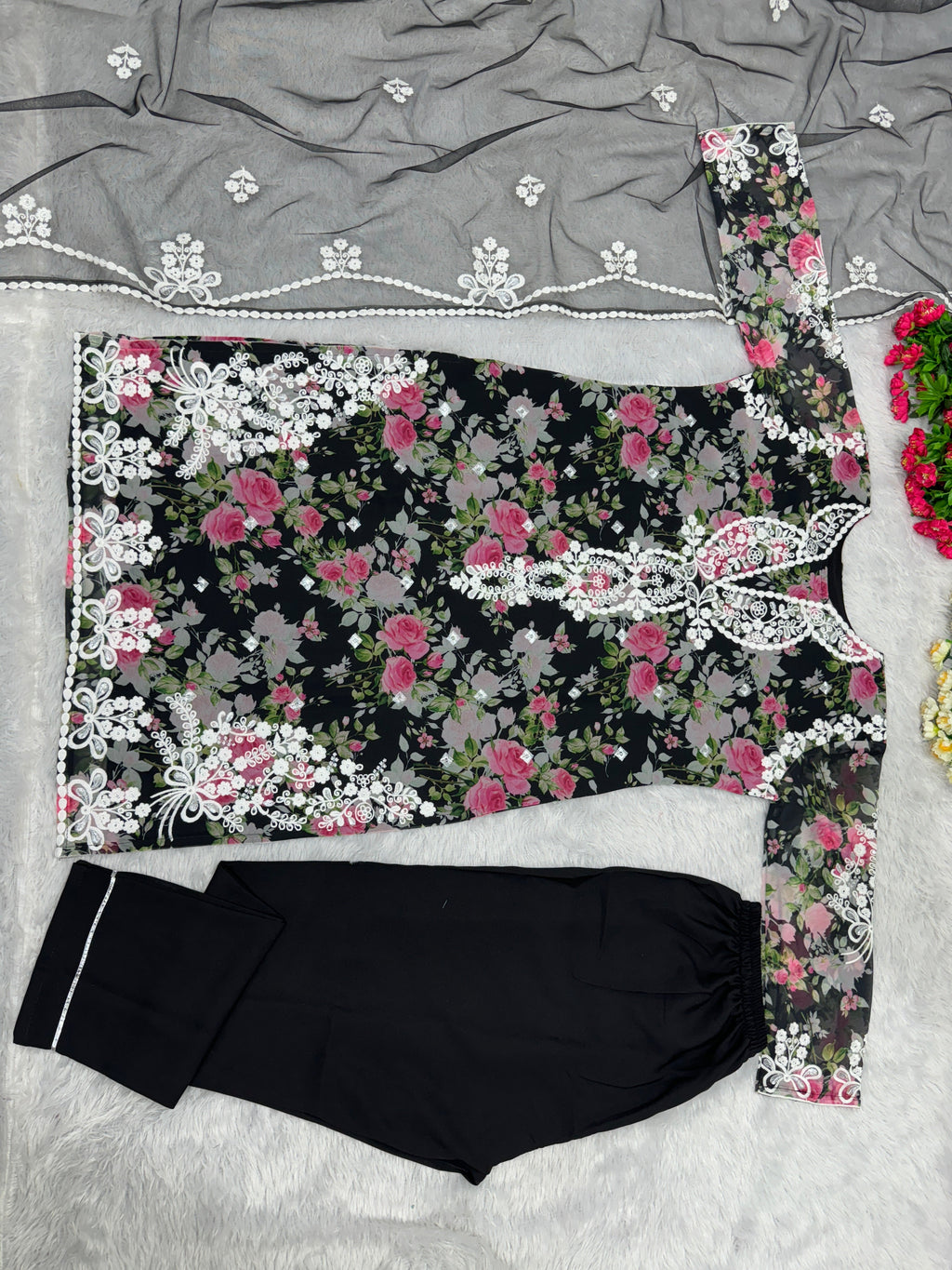 डिज़ाइनर पार्टी वियर टॉप प्लाज़ो और दुपट्टा