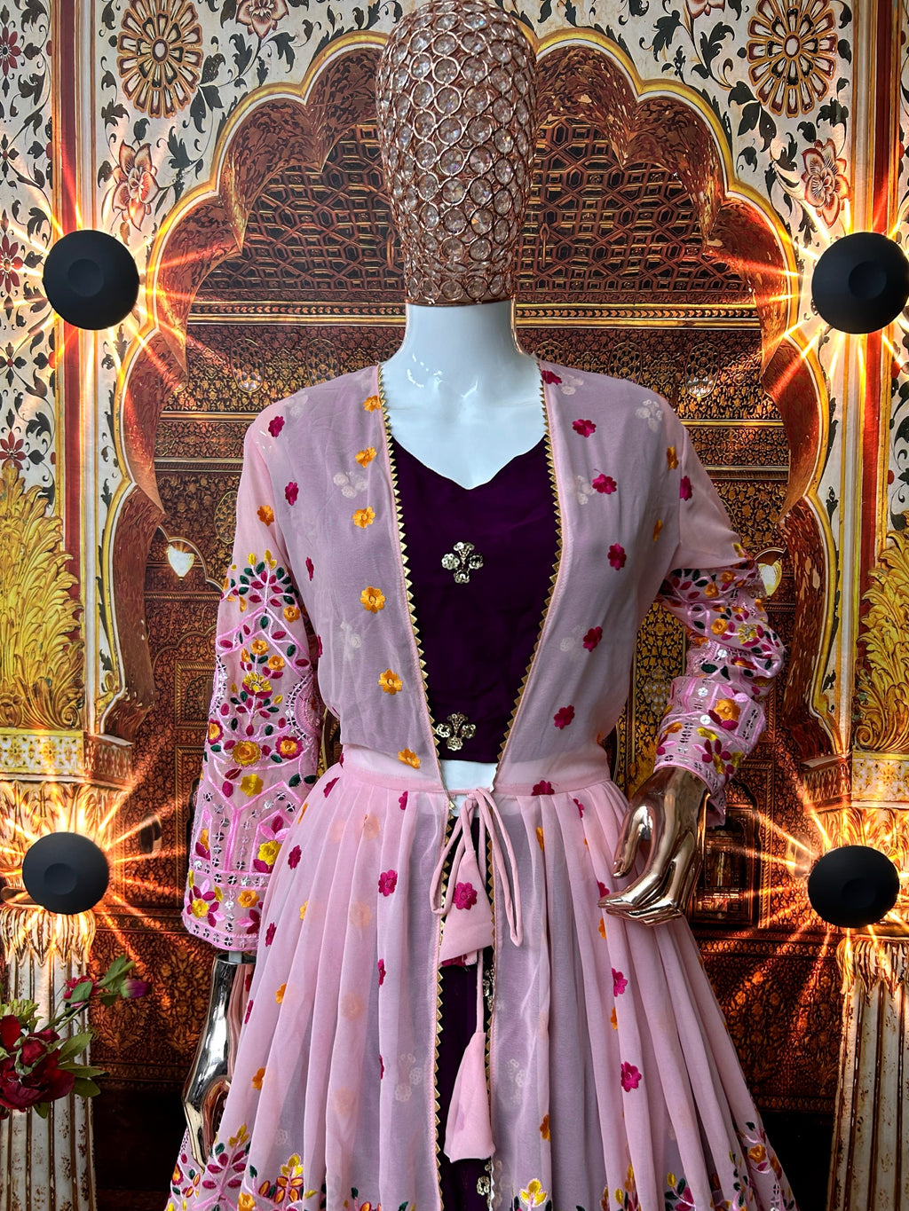 डिज़ाइनर पार्टी वियर लहंगा चोली और खूबसूरत कोटी