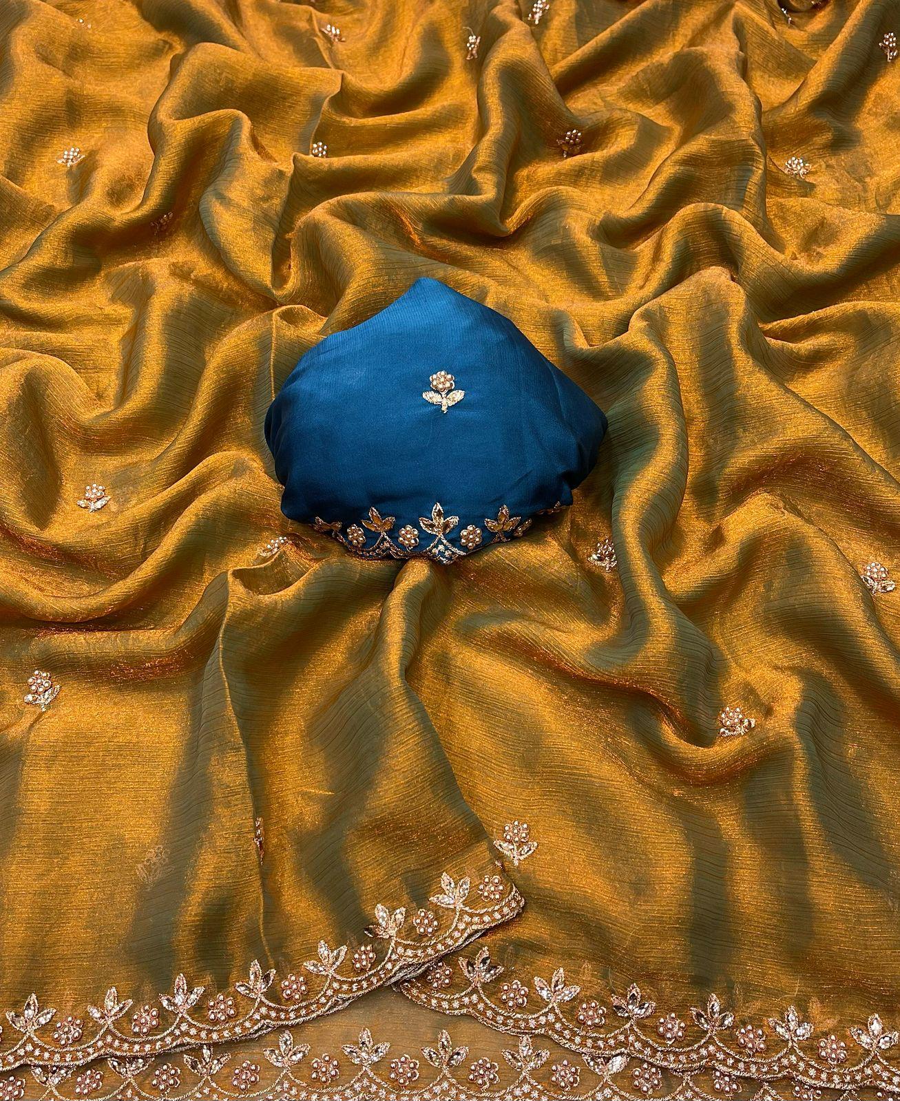 कढ़ाई और मोती के हाथ के काम वाली पार्टी वियर साड़ी