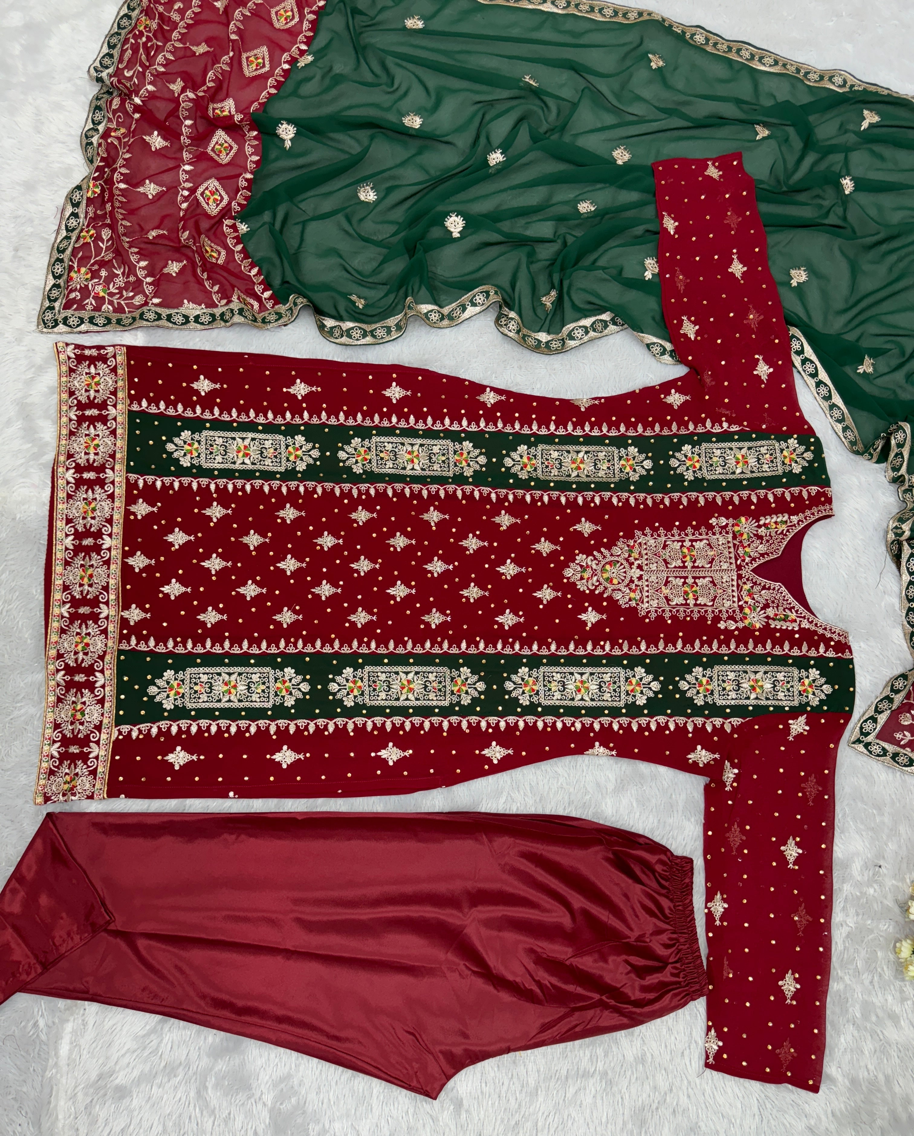 पार्टी वियर खूबसूरत टॉप और प्लाज़ो दुपट्टे के साथ