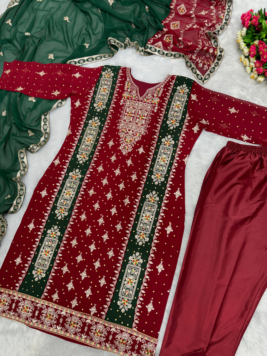 पार्टी वियर खूबसूरत टॉप और प्लाज़ो दुपट्टे के साथ