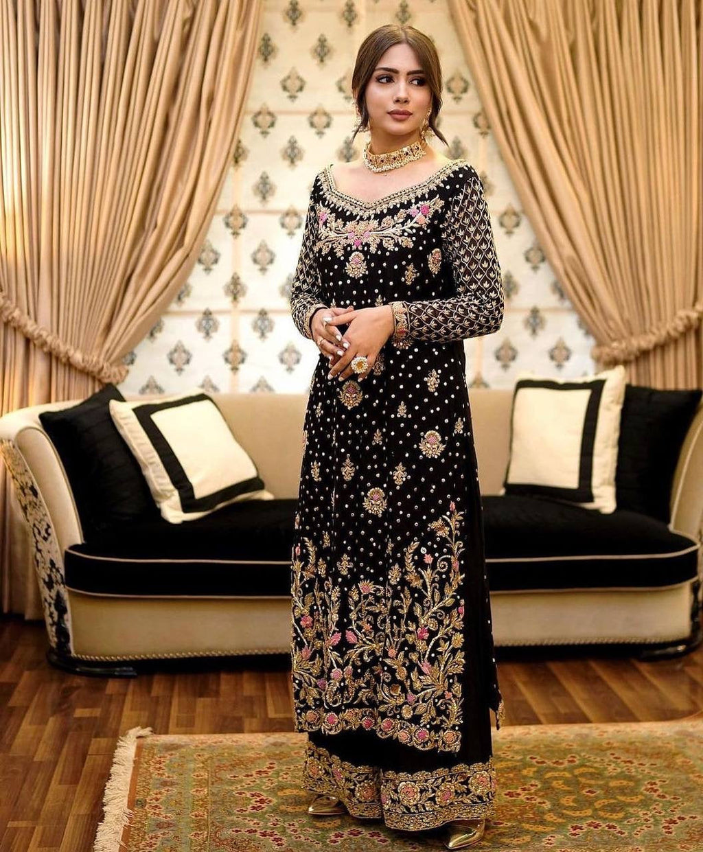 डिज़ाइनर टॉप - कढ़ाई और रिवेटेड मोती वर्क के साथ दुपट्टे के साथ प्लाज़ो