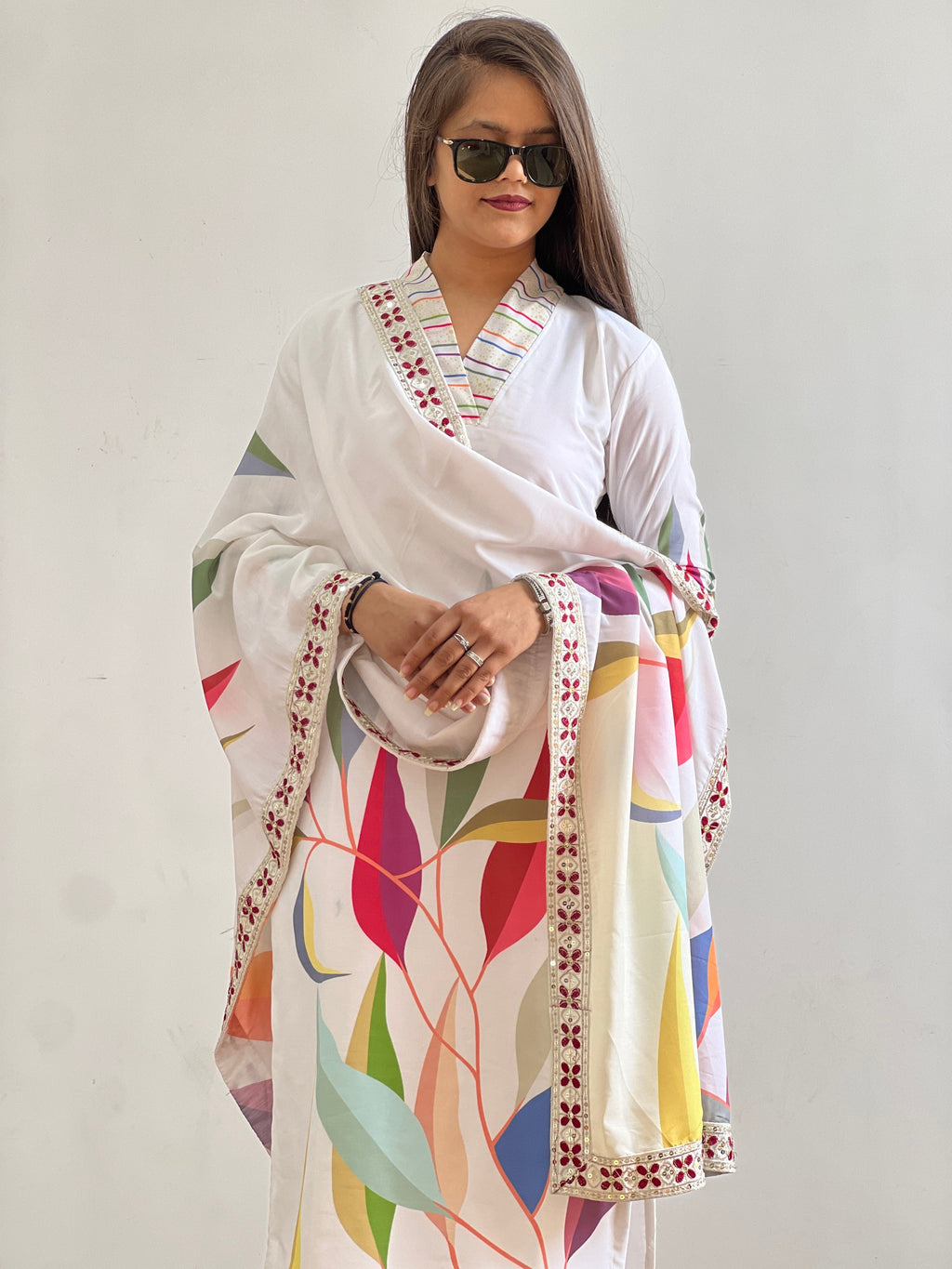 सुंदर डिजिटल प्रिंट के साथ पार्टी वियर फैंसी सूट सेट