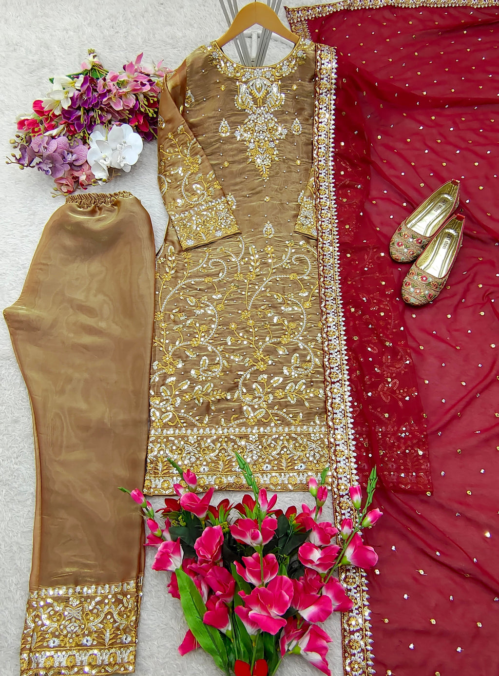 पार्टी वियर डिज़ाइनर टॉप-पेंट और दुपट्टा मोती वर्क के साथ