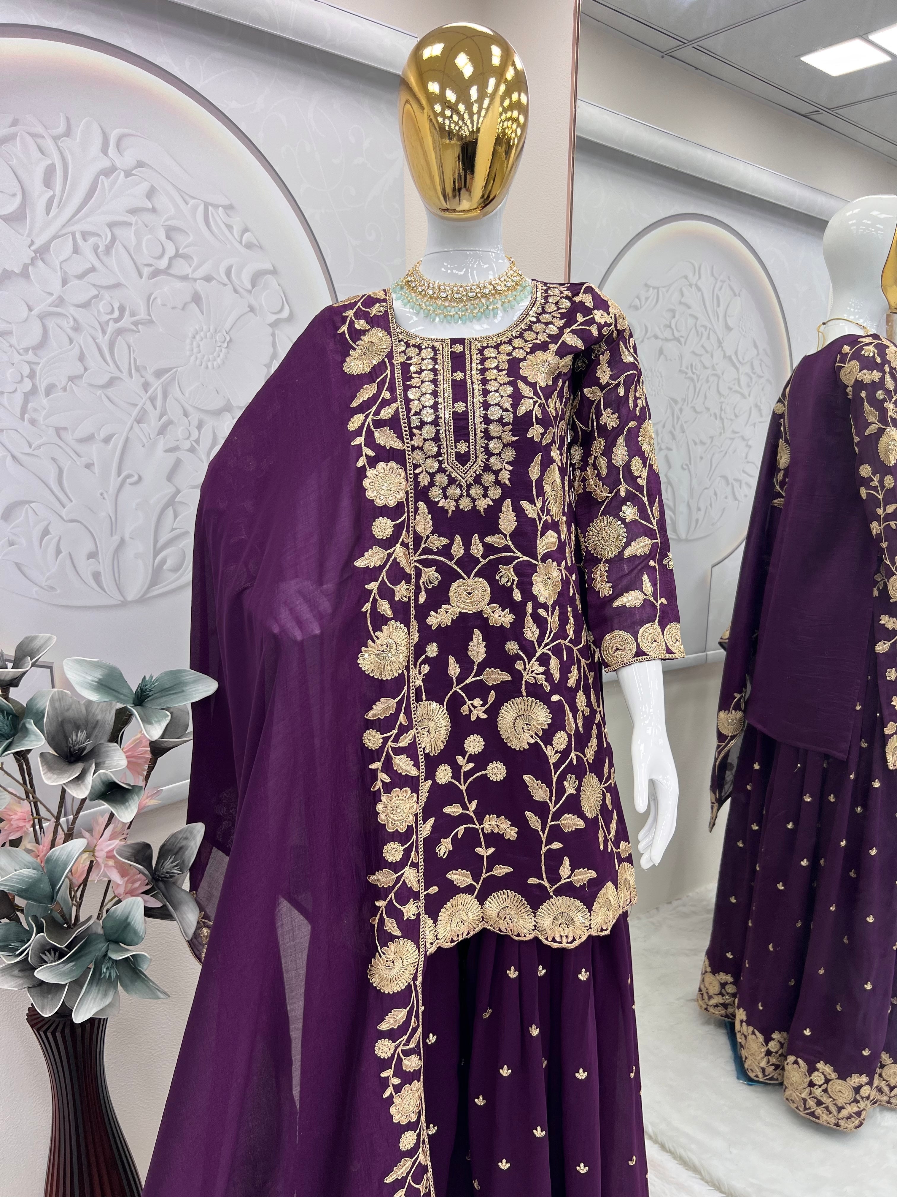 कढ़ाई कोडिंग और सेक्विन वर्क के साथ डिज़ाइनर पार्टी वियर सूट सेट