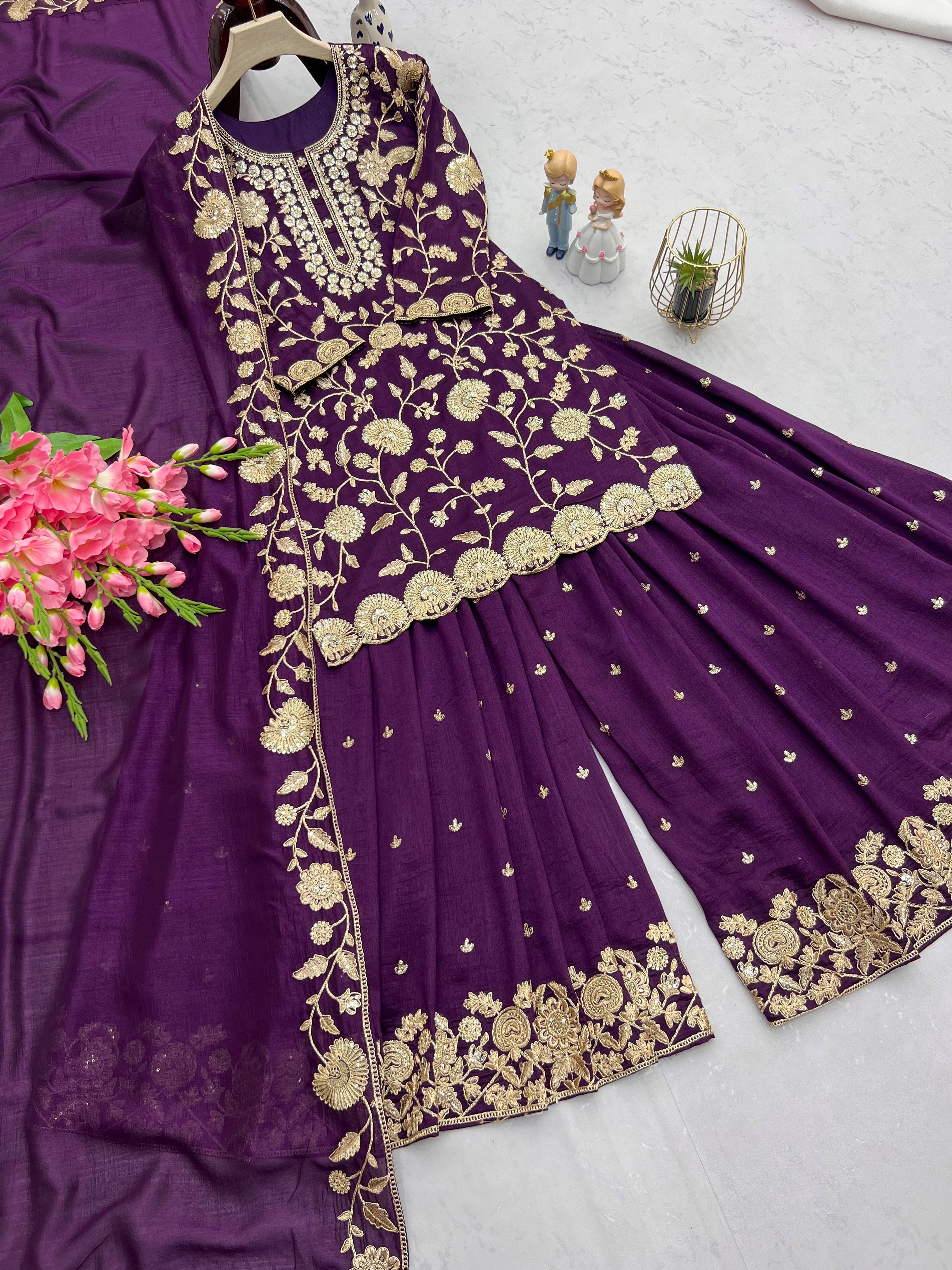 कढ़ाई कोडिंग और सेक्विन वर्क के साथ डिज़ाइनर पार्टी वियर सूट सेट