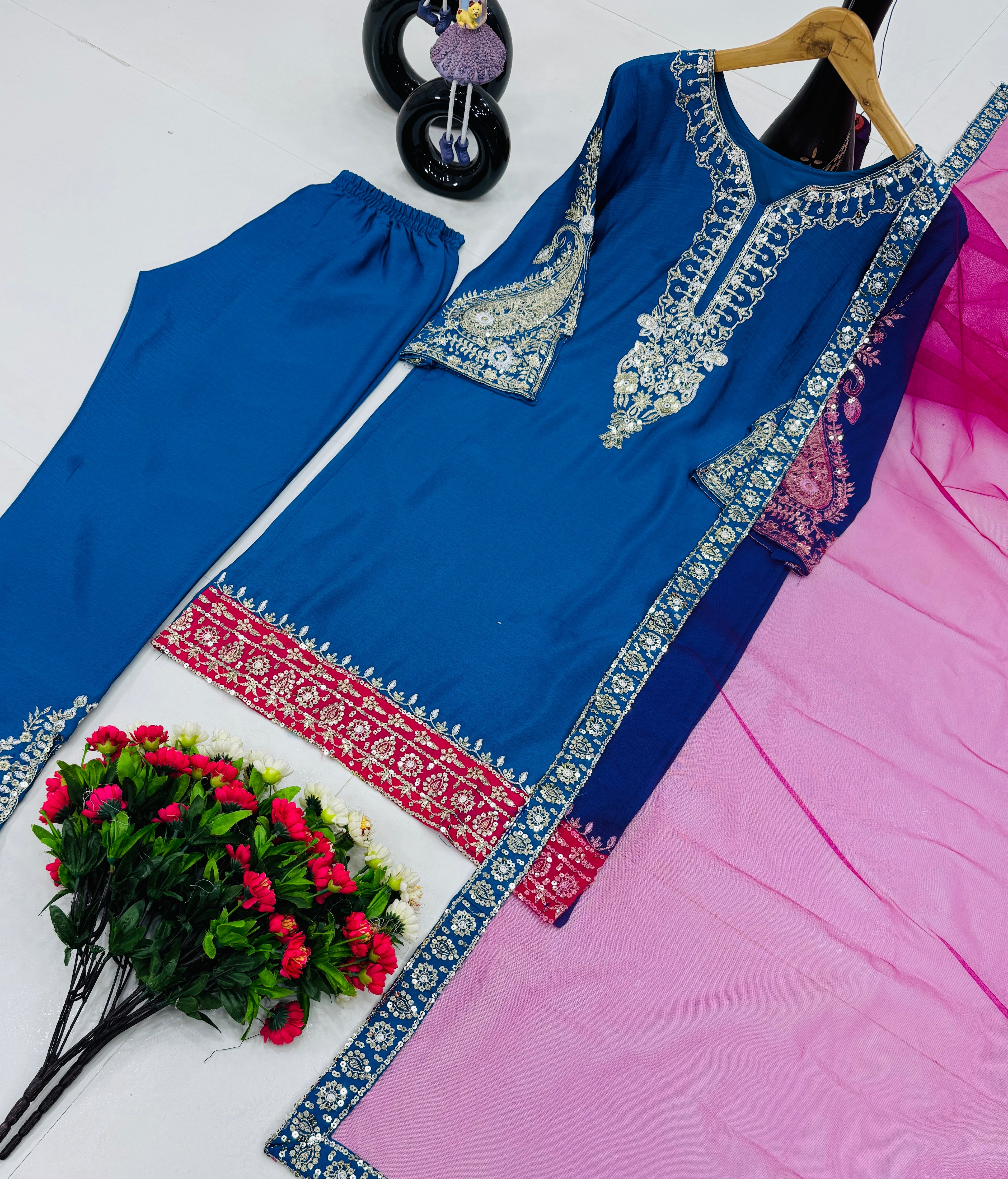 कढ़ाई के काम के साथ डिज़ाइनर पार्टी वियर टॉप प्लाज़ो और दुपट्टा 